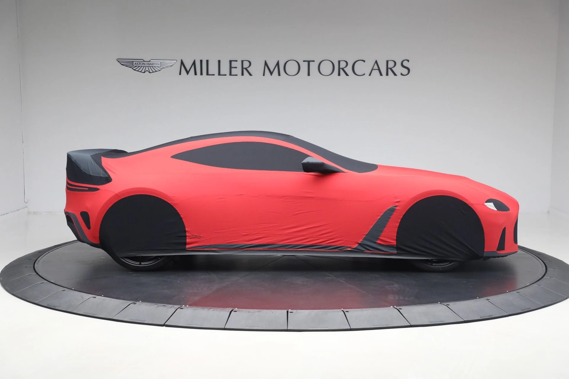 mph056_3993397972_Used_2023_Aston_Martin_Vantage_V12_4981193291
