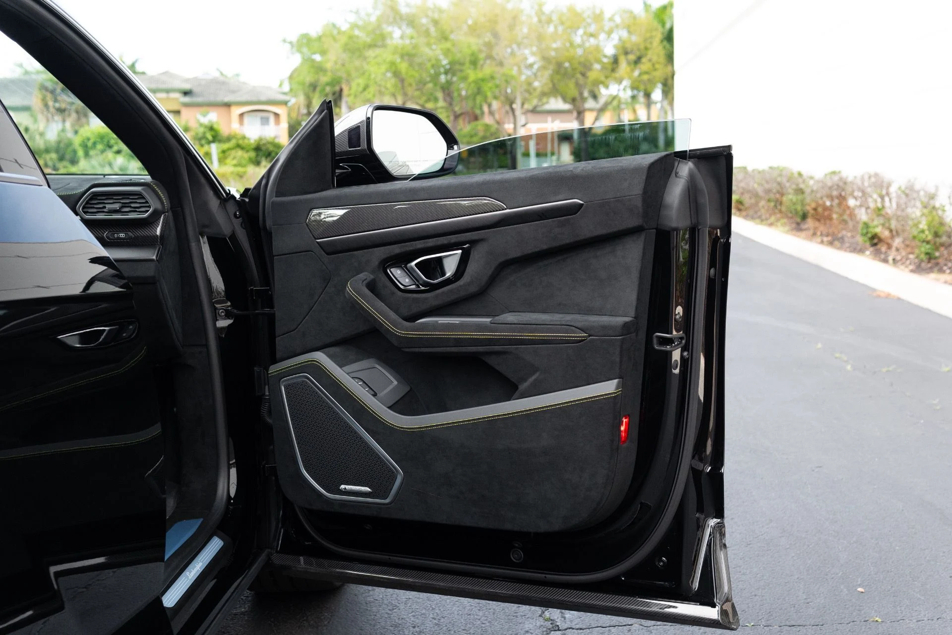 mph056_4001863286_Used_2024_Lamborghini_Urus_Performante_1774062486_e56e430de5