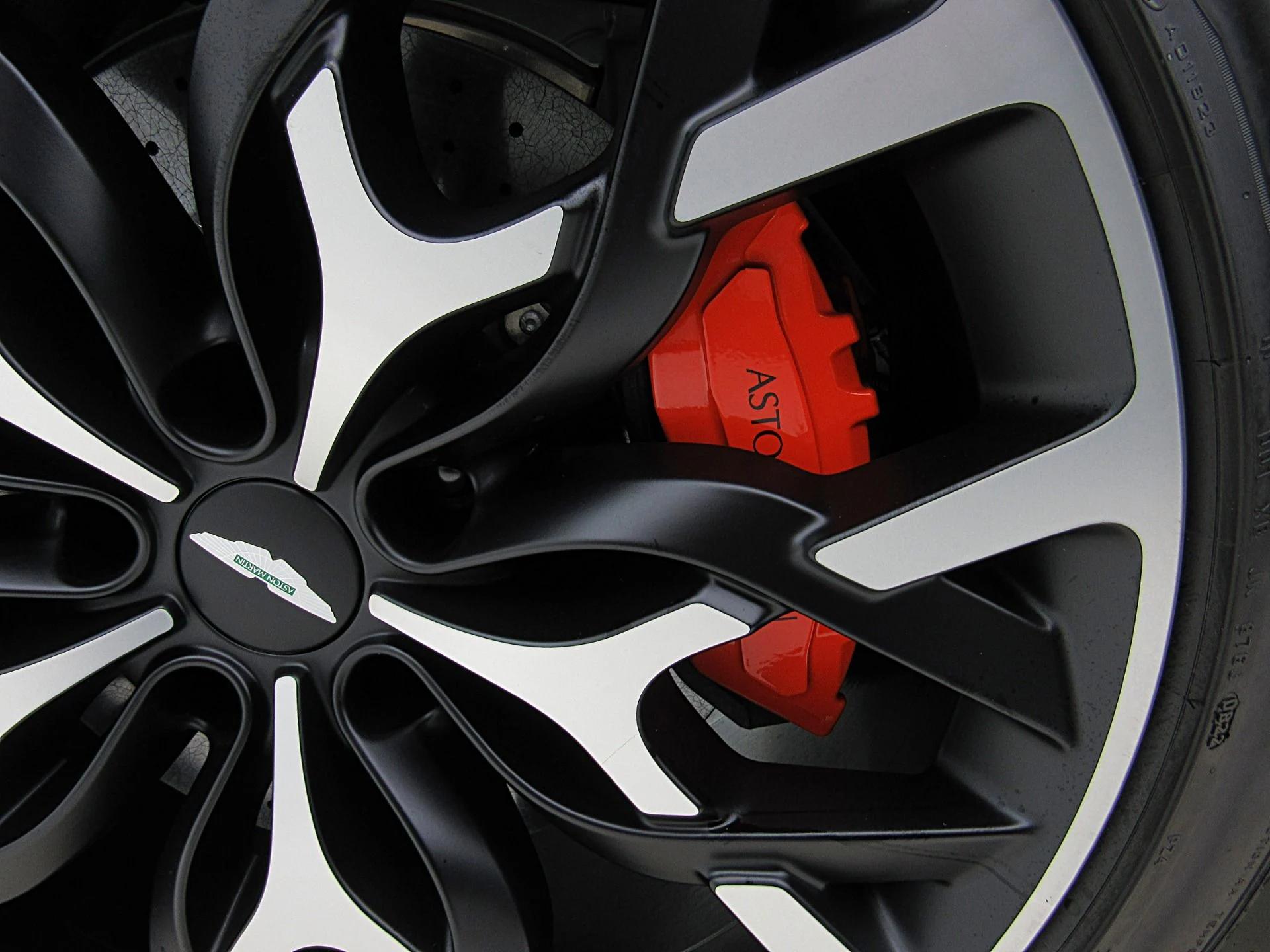 mph056_4034604692_Used_2023_Aston_Martin_DBX_707_7e84b8292f