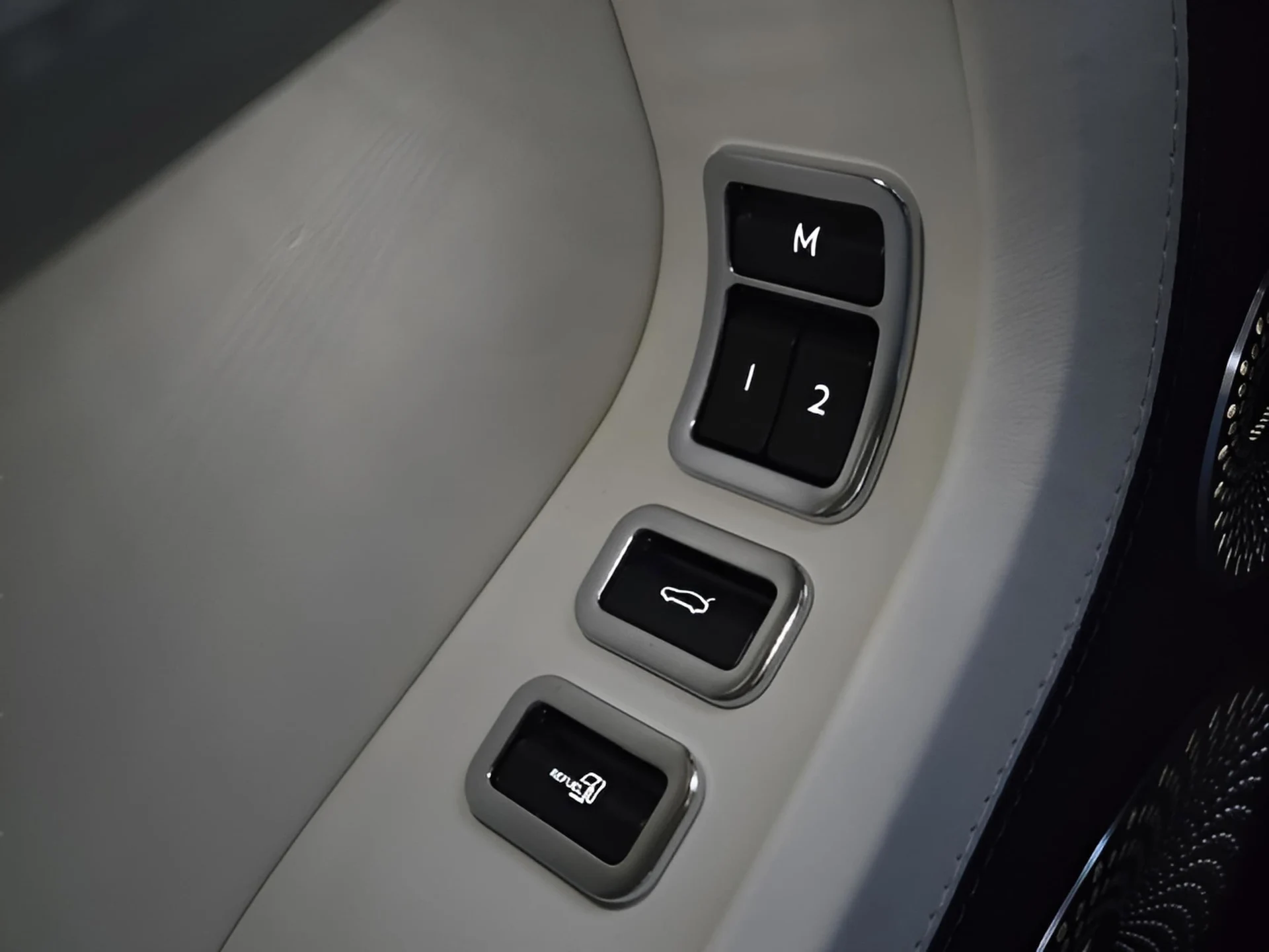 mph056_404775590_3f8dba5d6a7b6bbc0033dfcc35757320x_641fe8be07