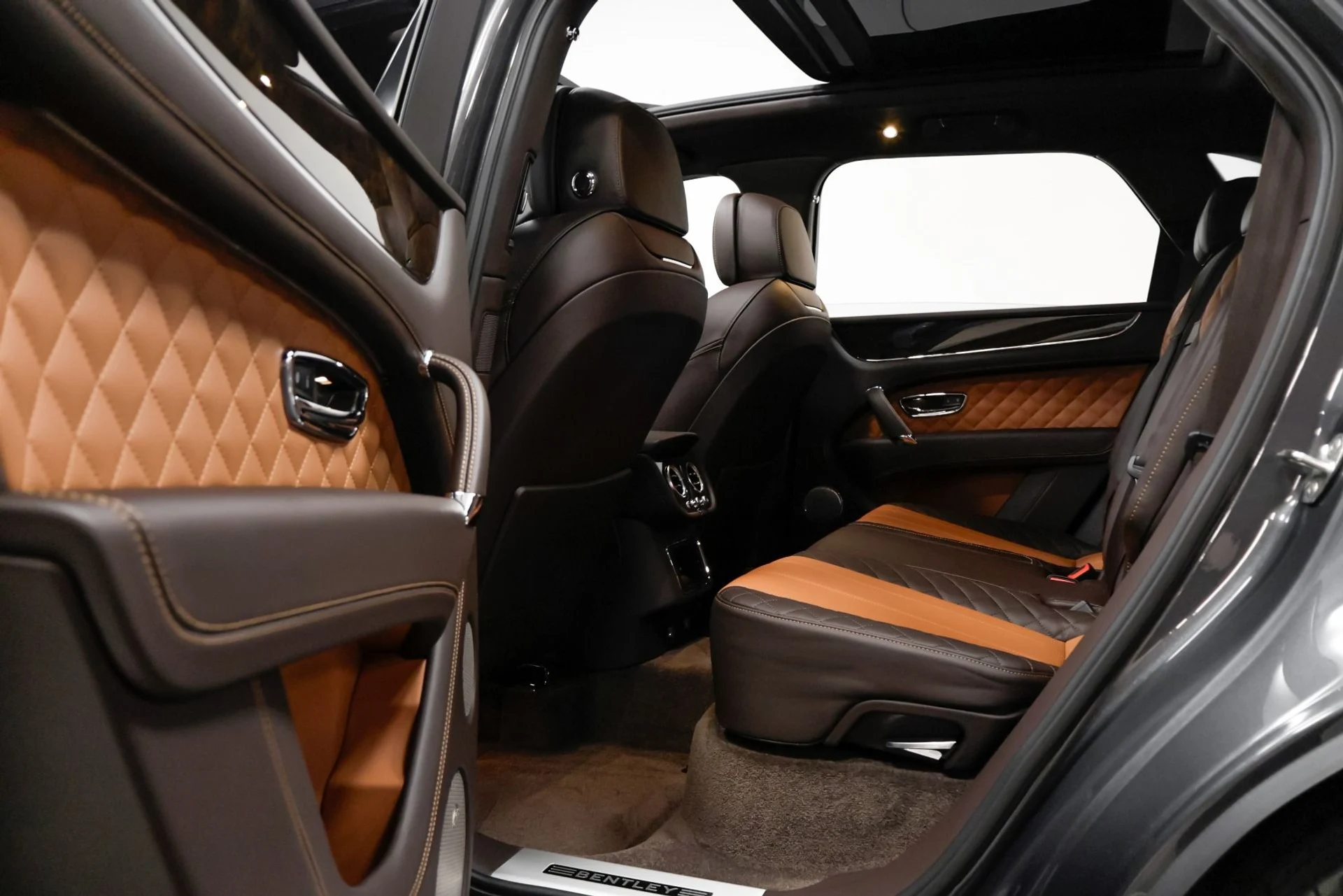 mph056_406732641_Used_2020_Bentley_Bentayga_V8_1761664862_d42eb42cd7