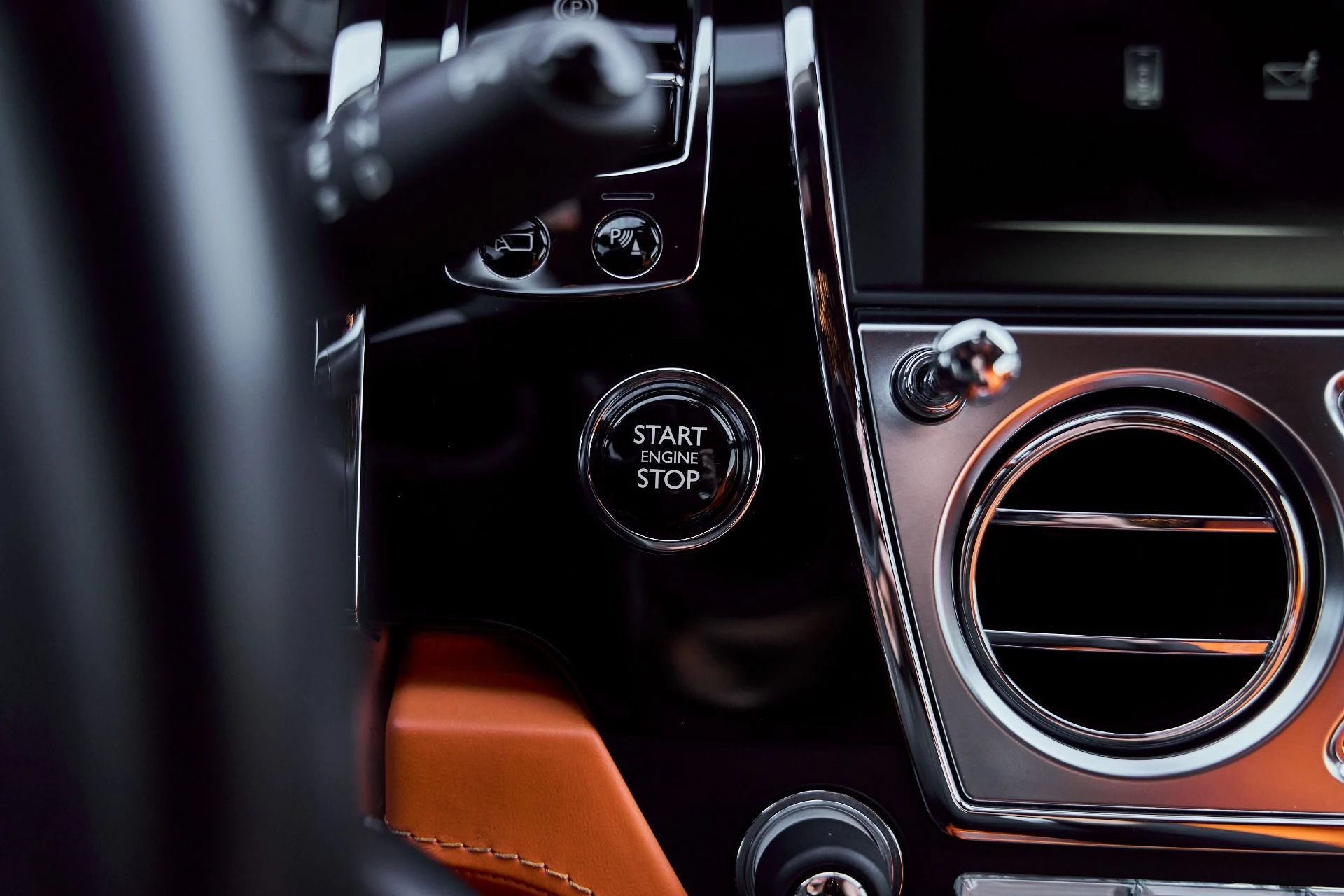 mph056_4084003068_Used_2019_Rolls_Royce_Wraith_Base_1772849686_ccef2ea72a