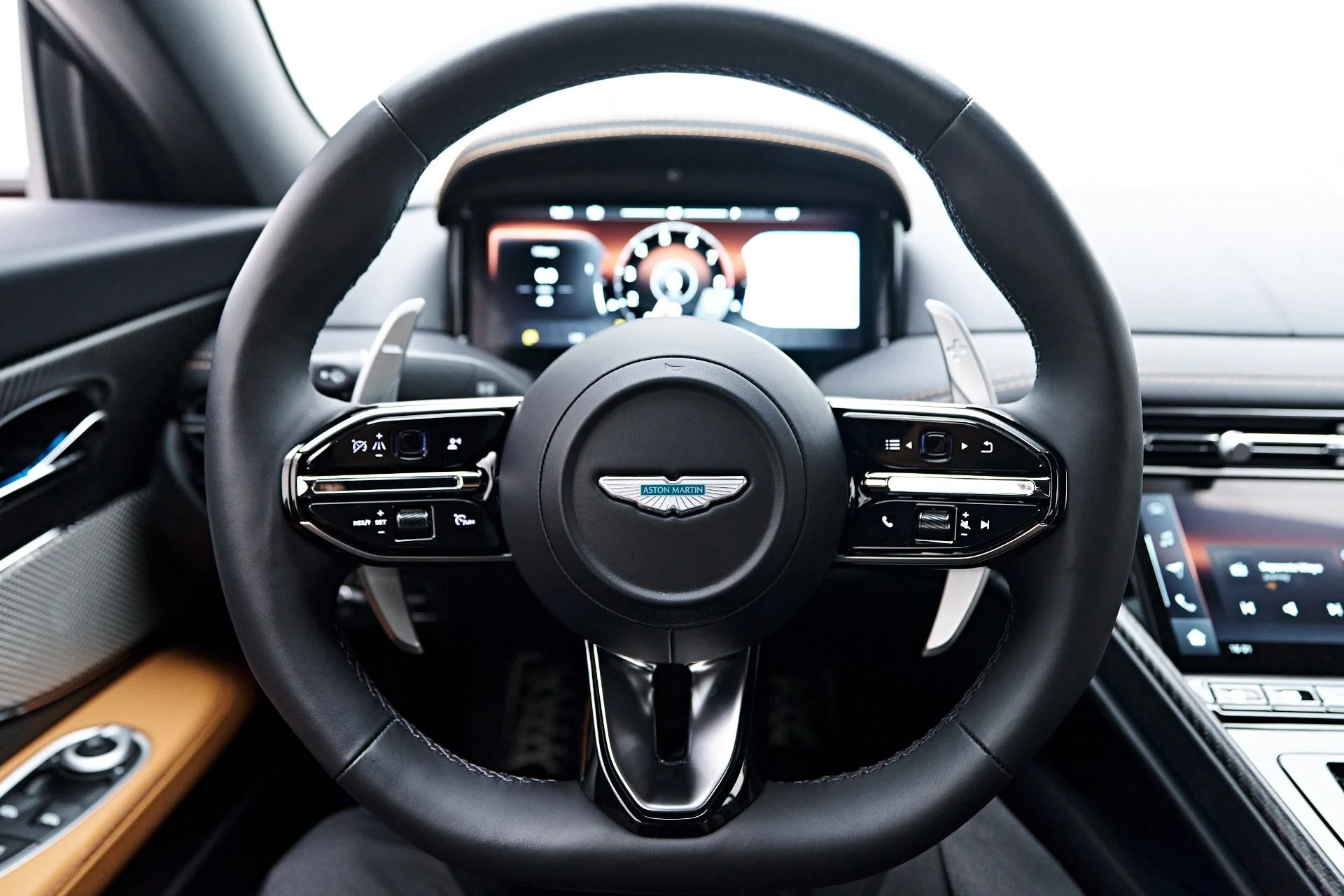 mph056_4114293731_Used_2024_Aston_Martin_DB_12_1756329442_05192475bb