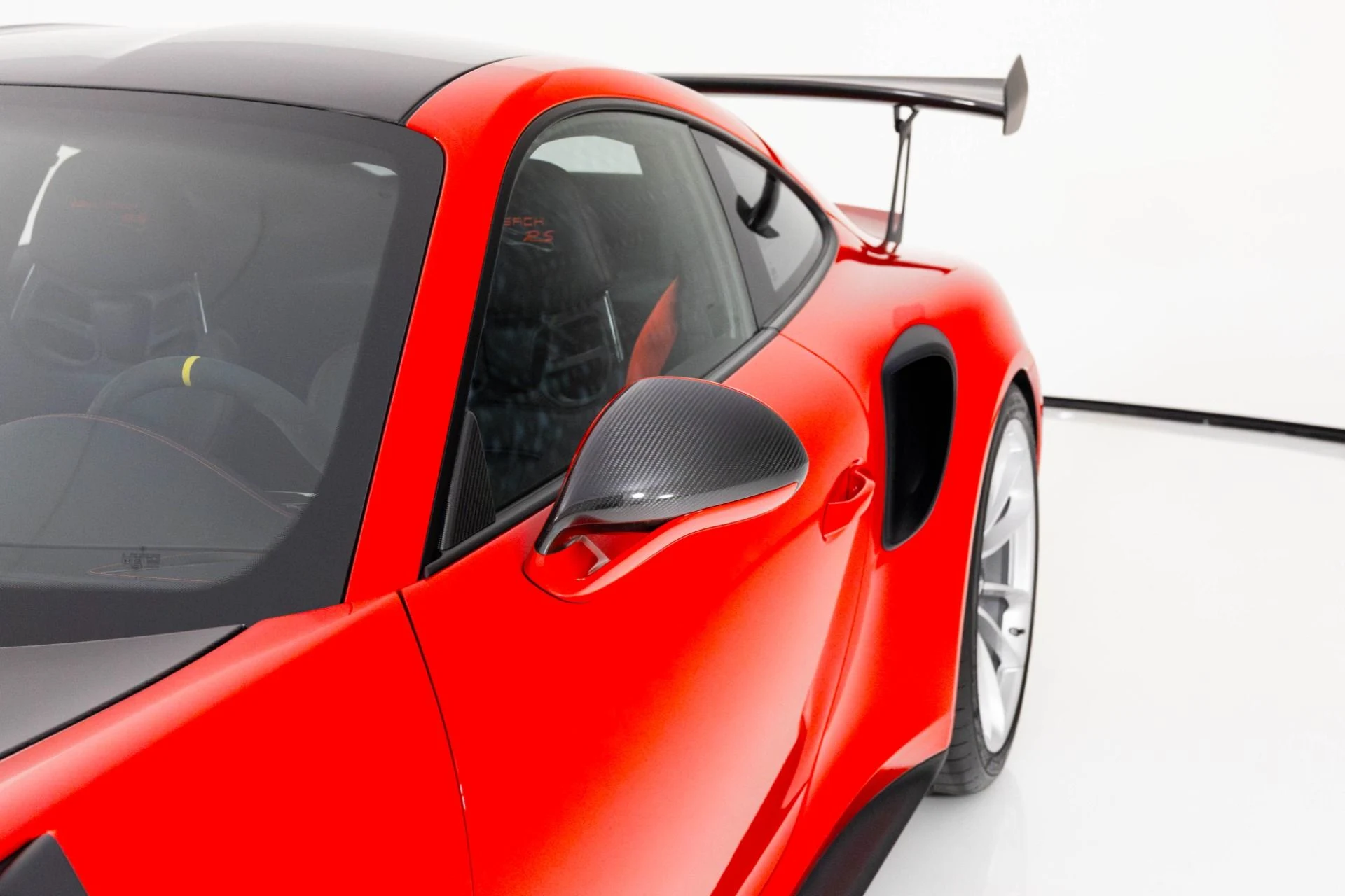 mph056_4122893335_Used_2019_Porsche_911_GT_3_RS_1762190441_02c01f2b39