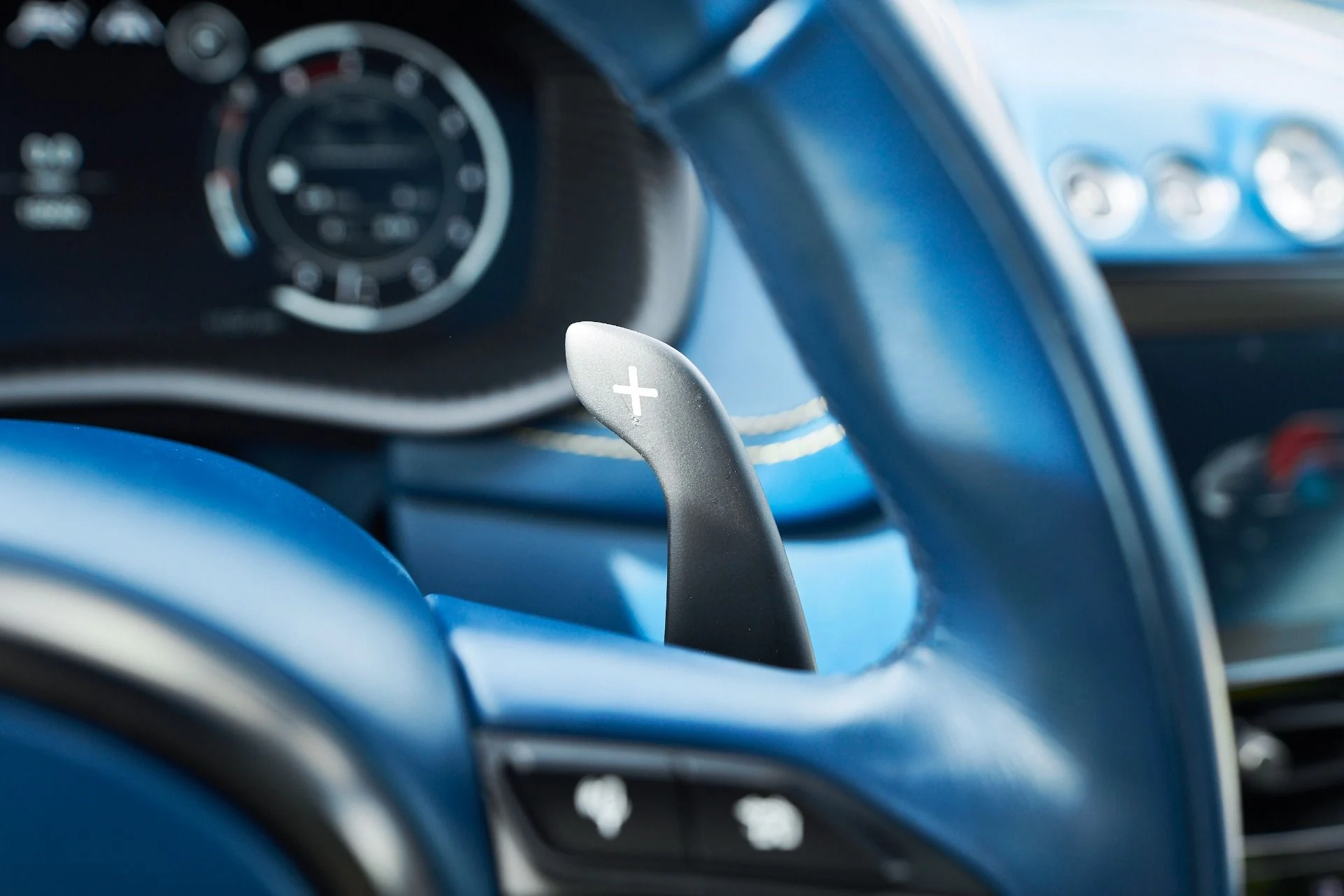 mph056_4138728914_Used_2023_Aston_Martin_DBX_707_1762900407_d2487b0bdd