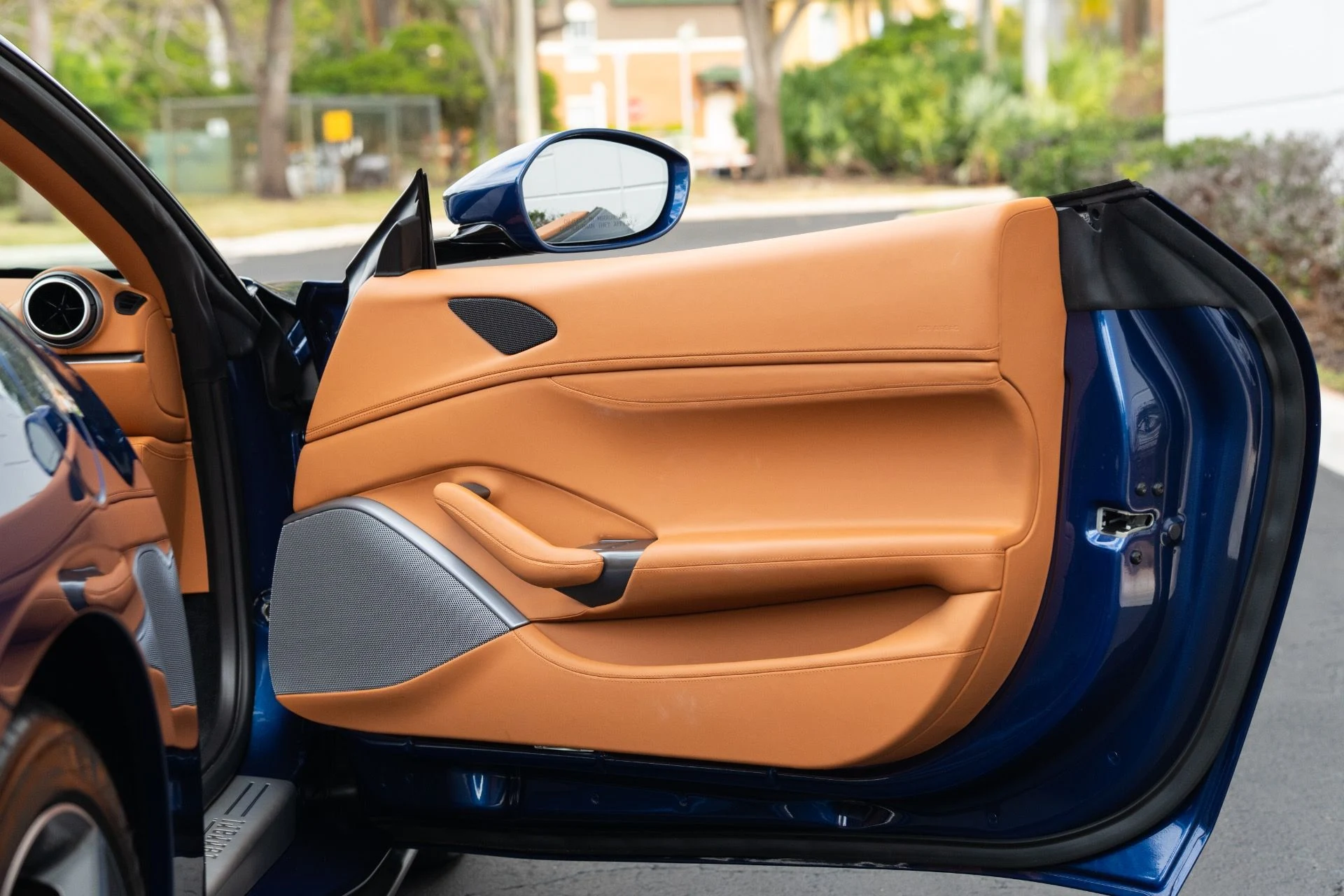 mph056_4193303335_Used_2022_Ferrari_Portofino_M_1770268435_0025ce7058