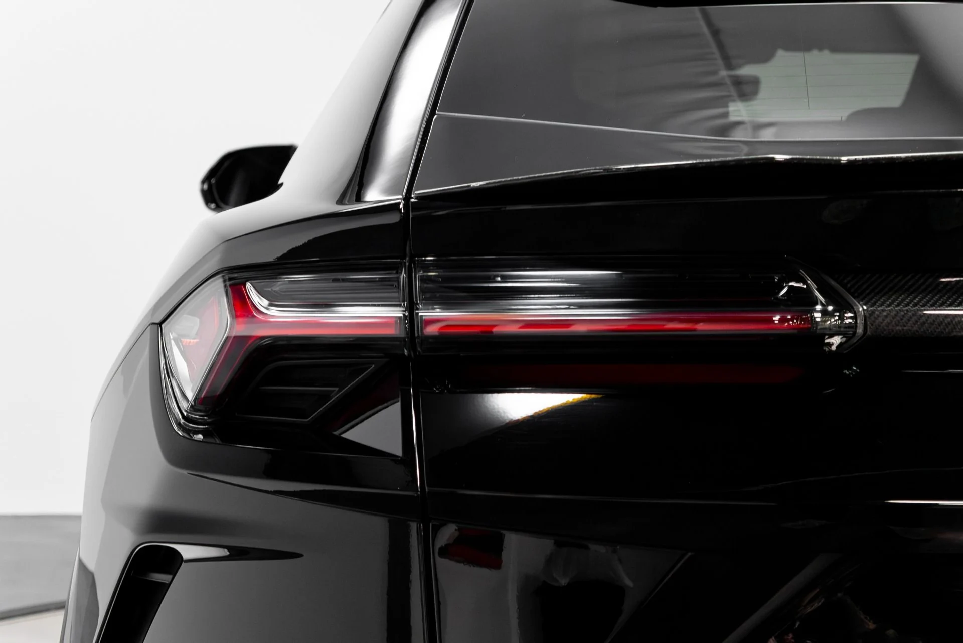 mph056_4201307070_Used_2022_Lamborghini_Urus_1771543126_c580206b33