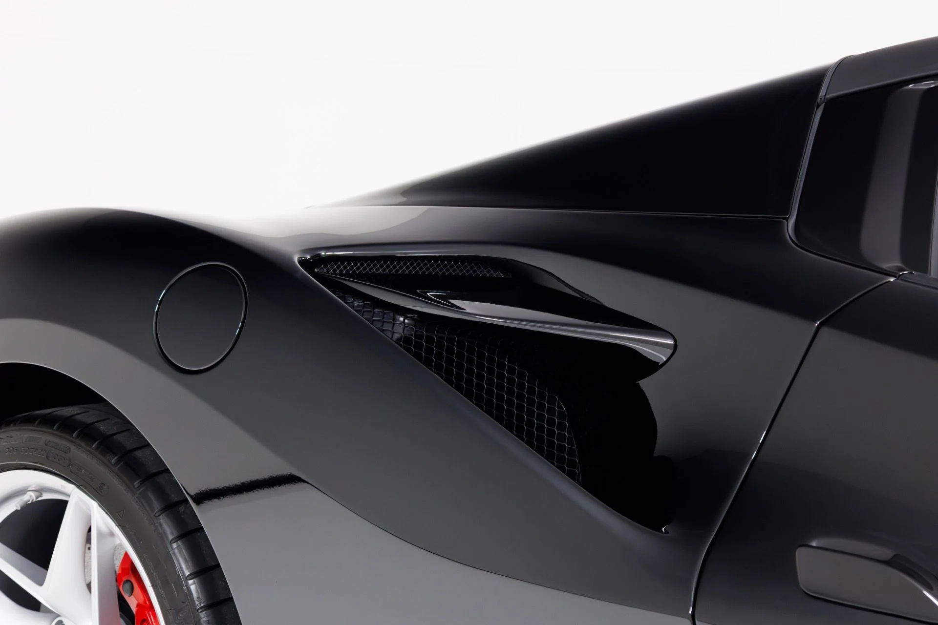 mph056_420679785_Used_2022_Ferrari_F8_Spider_1769204217_9ef9f08f80