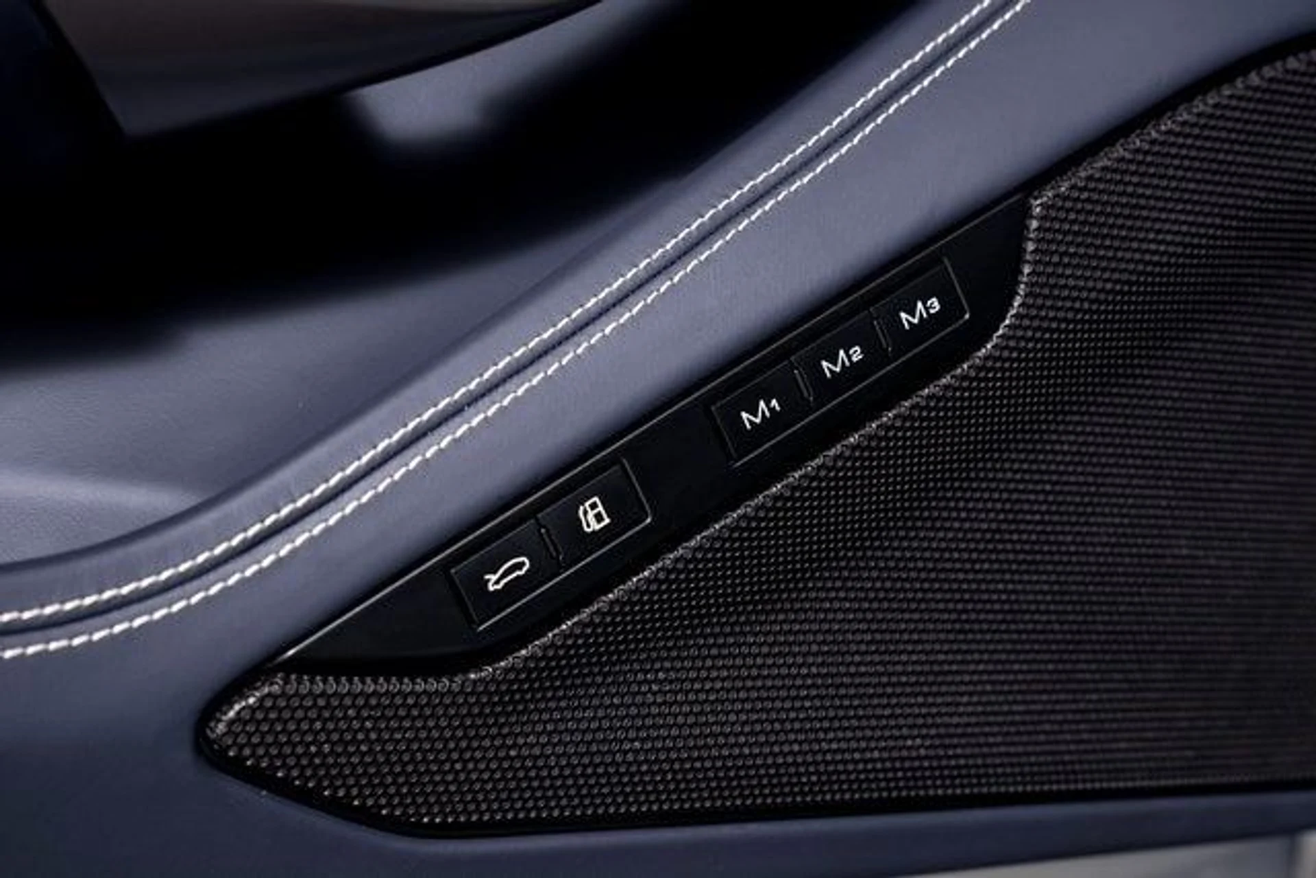 mph056_4220920100_91d49e307d8ecf3a6a3fc95a4bfa979bx_a32304c7c5