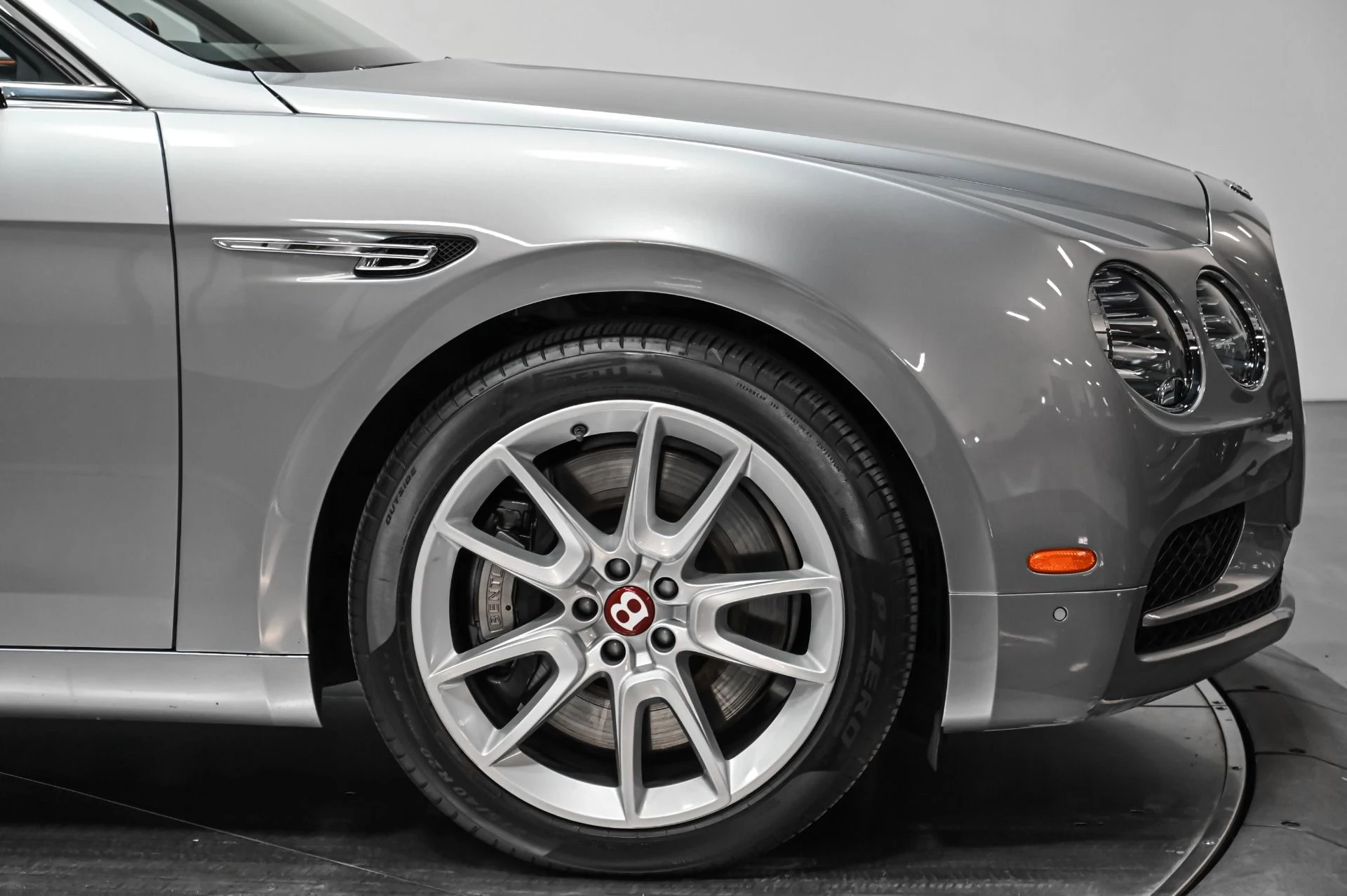 mph056_4235569353_Used_2018_Bentley_Flying_Spur_V8_S_1754506017_f2ebb8b709