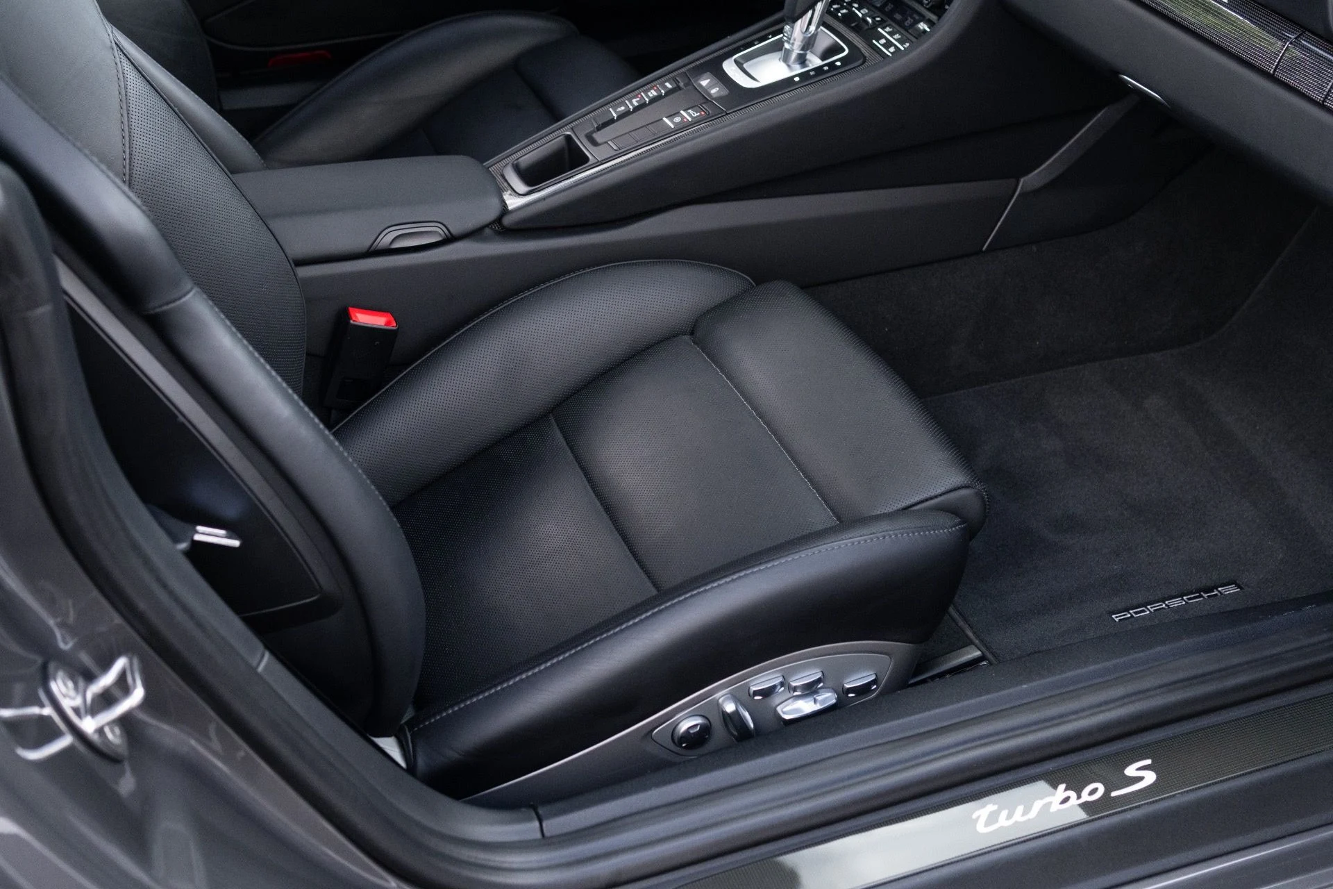 mph056_4251116985_Used_2014_Porsche_911_Turbo_S_1777344480_2e77270f45