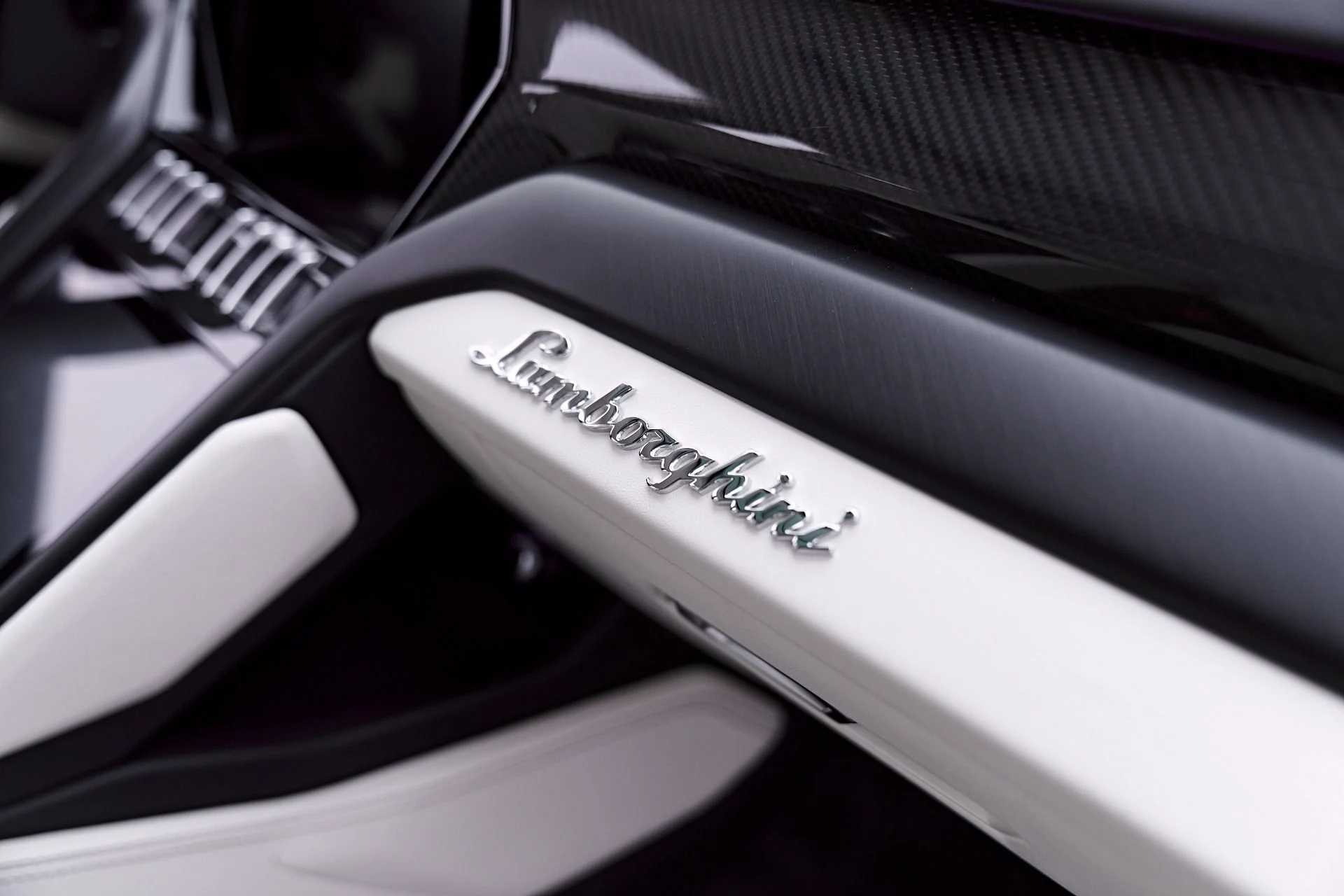 mph056_4254349285_Used_2023_Lamborghini_Urus_S_1781910666_046df9aaff