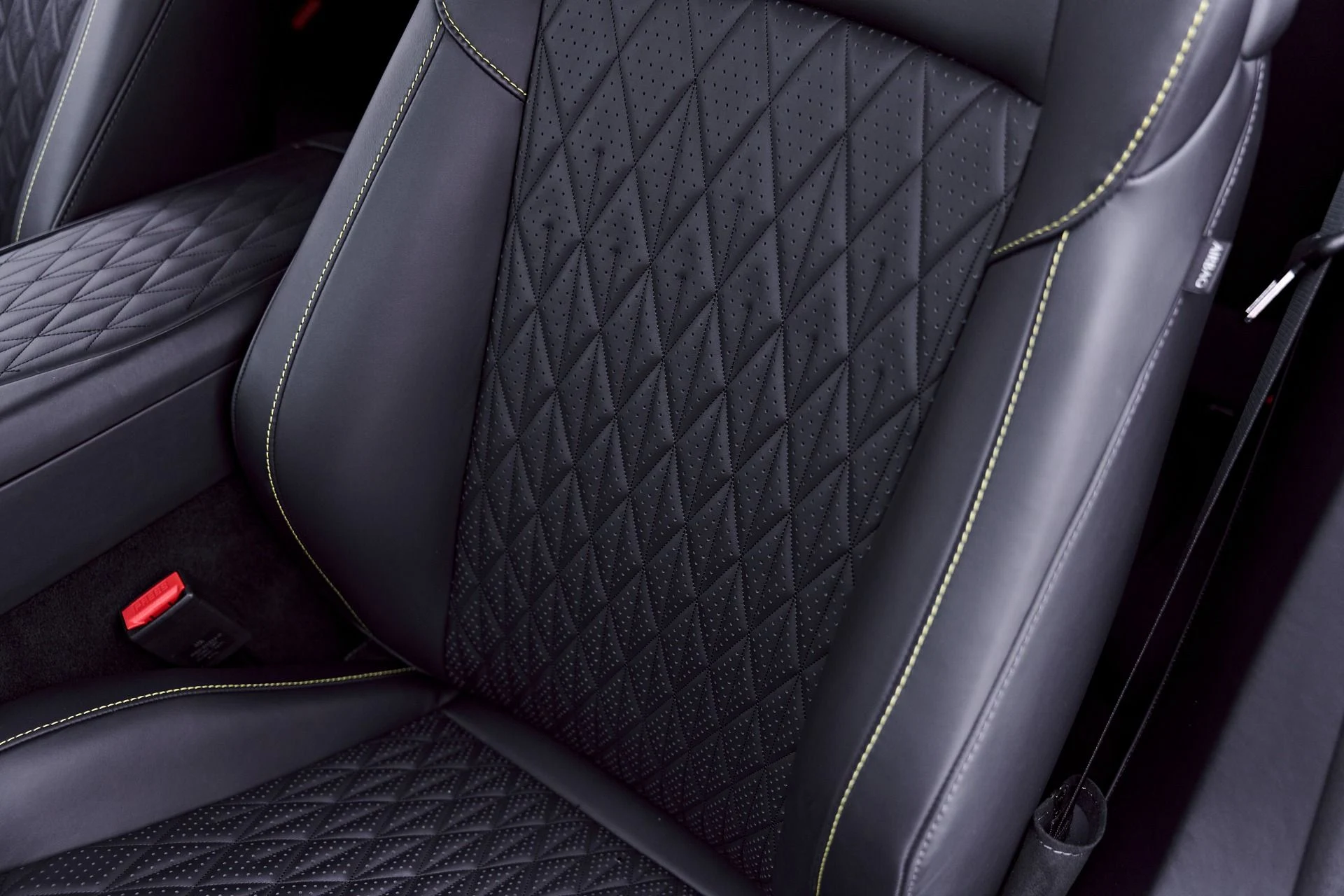mph056_4270106764_Used_2024_Aston_Martin_DB_12_1781813855_74b365a859
