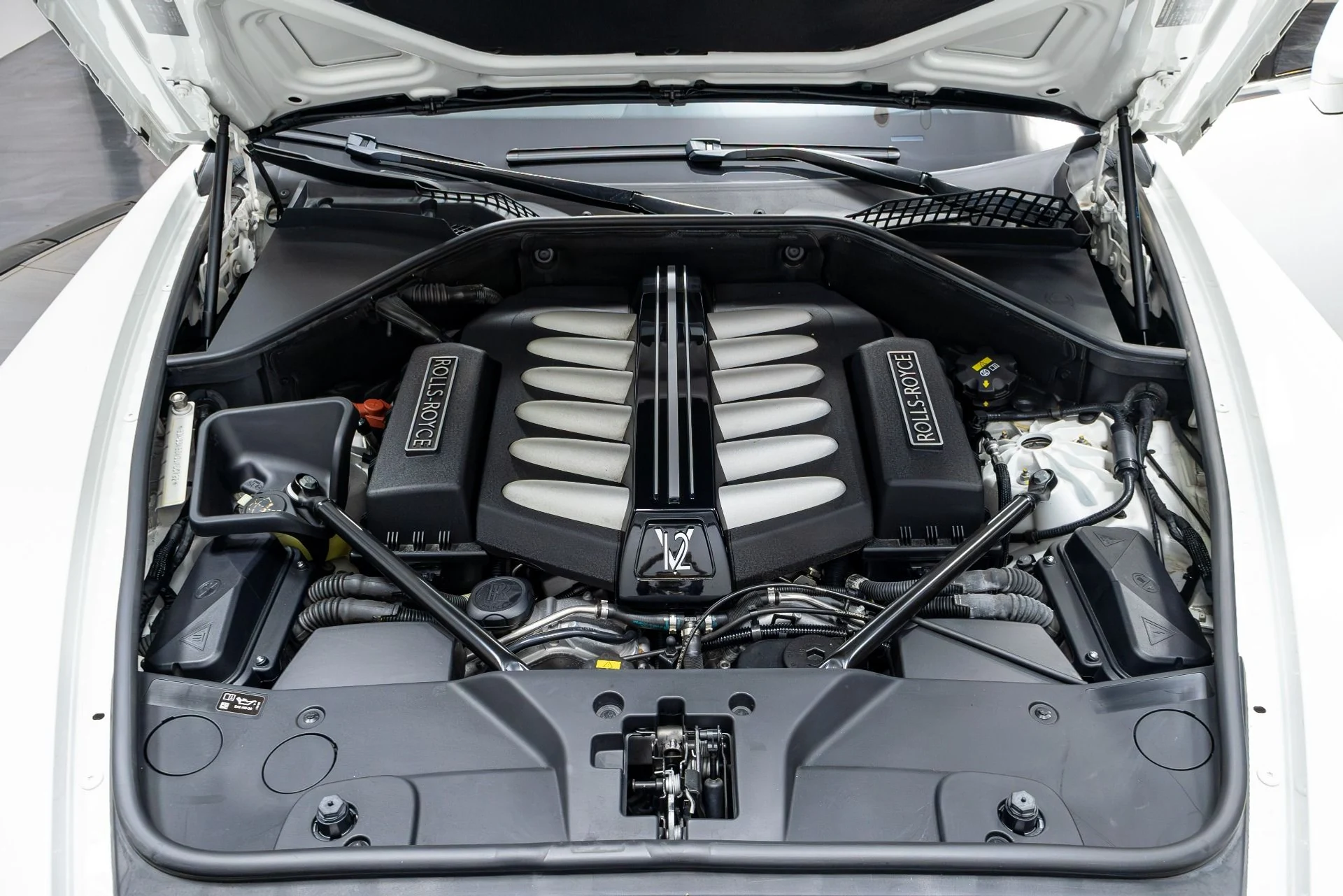 mph056_4277631999_Used_2016_Rolls_Royce_Ghost_1775019332_8a0ce753b8