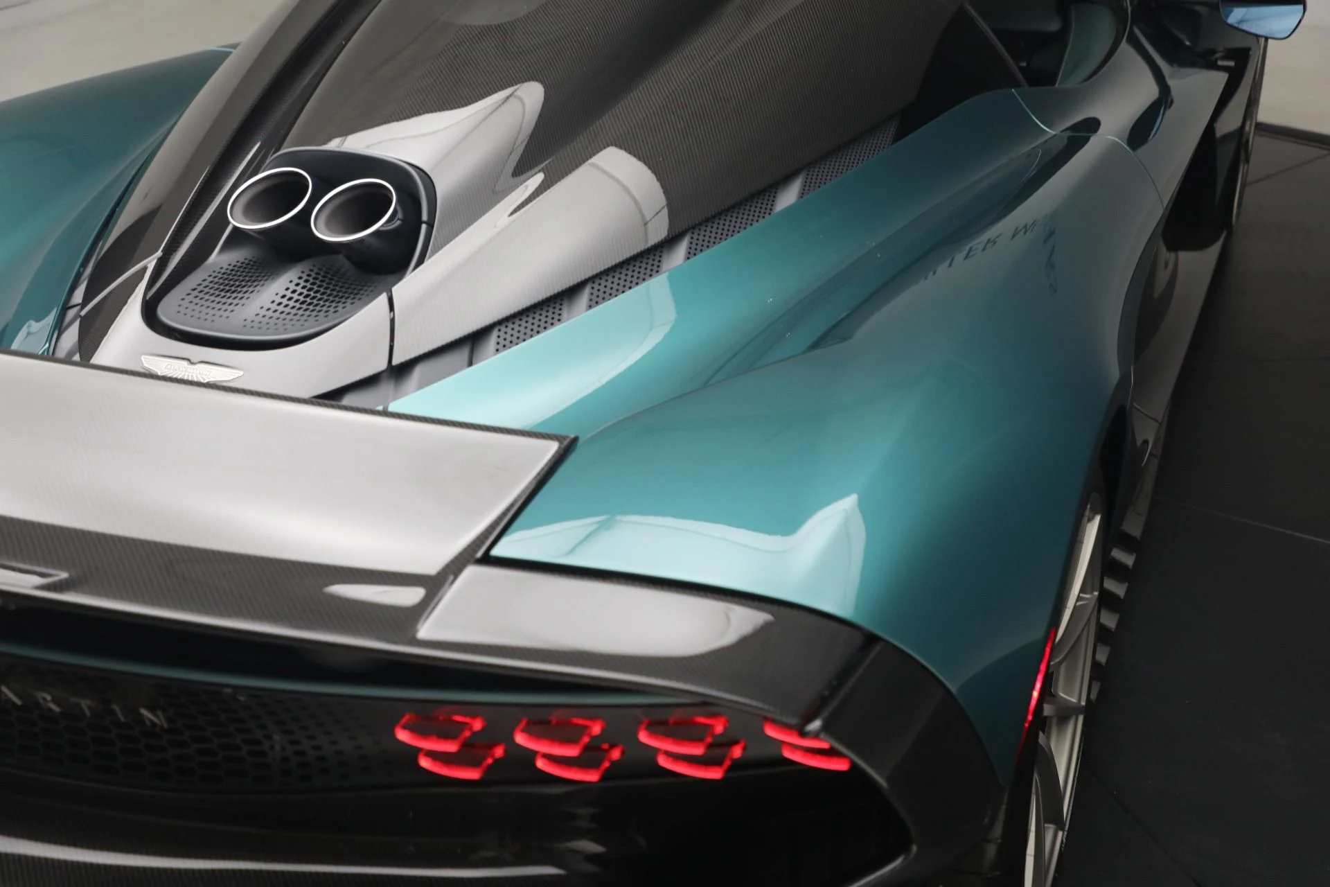 mph056_430208046_New_2026_Aston_Martin_Valhalla_1779312617_5064050ef7