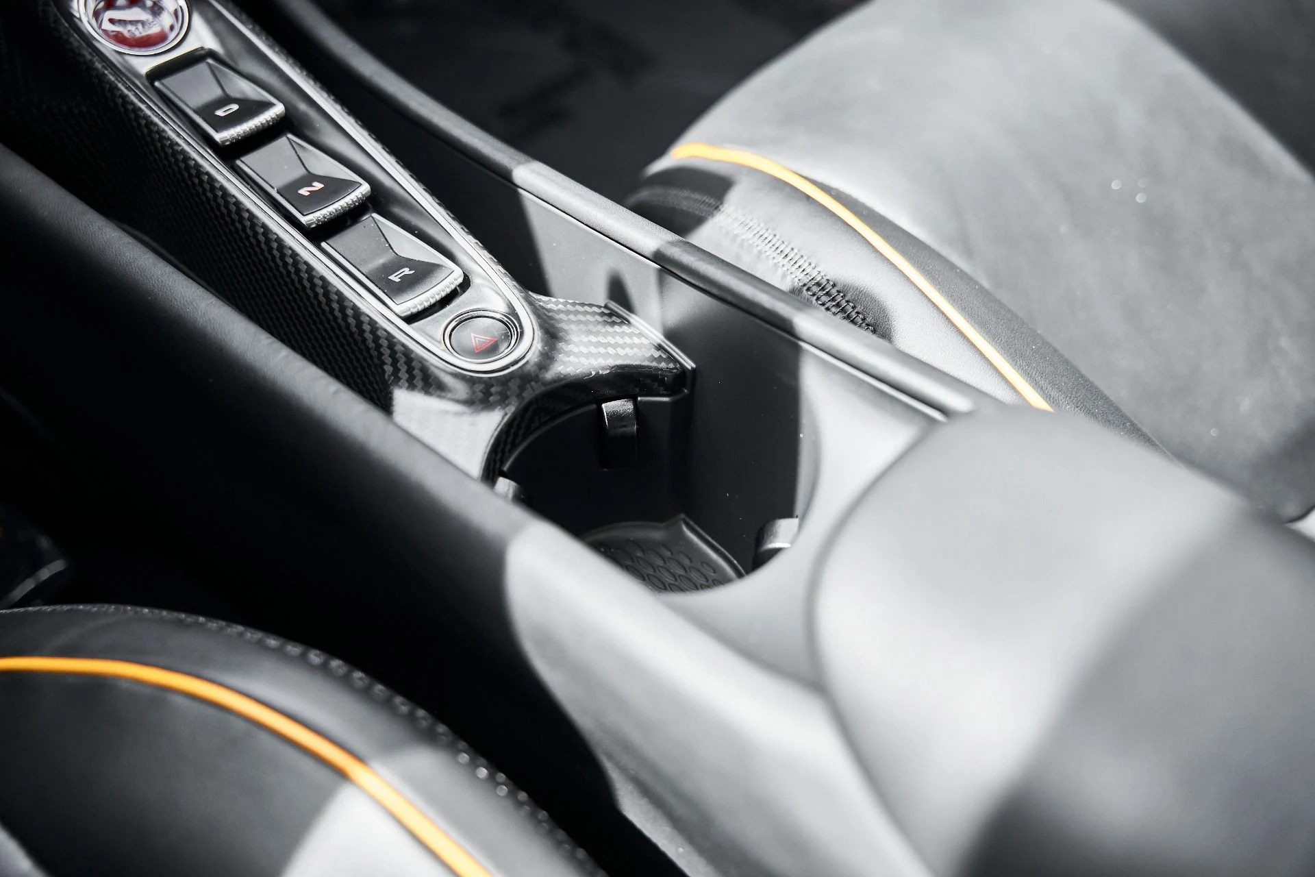 mph056_490398252_Used_2024_Mc_Laren_Artura_1775583409_7cbe7c2e6c