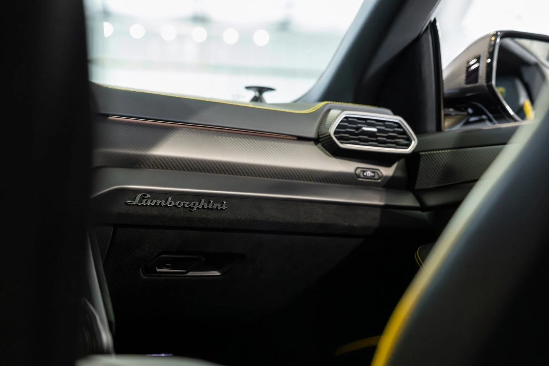 mph056_508435198_0g_551f8d9646