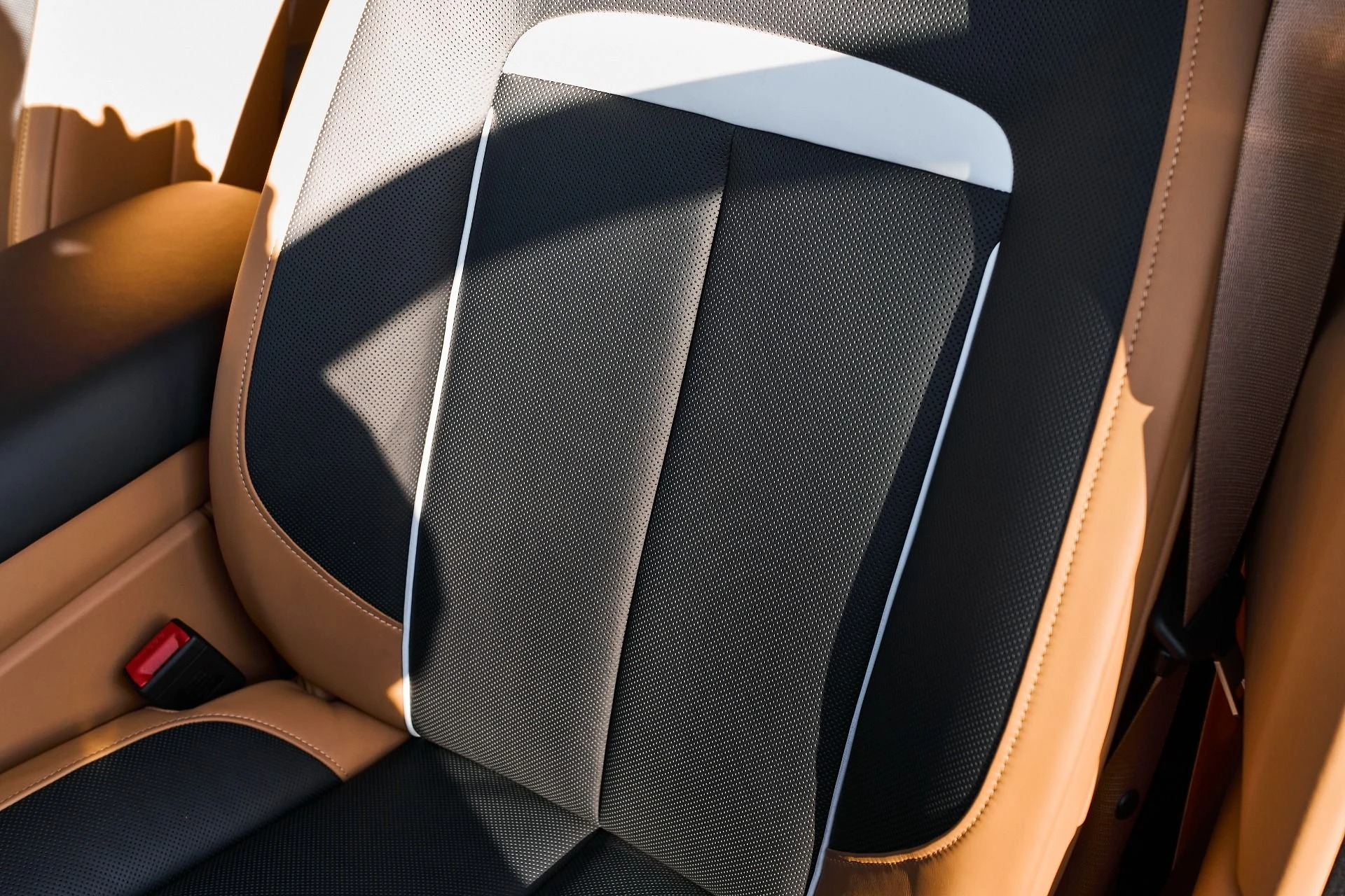 mph056_58042819_Used_2025_Rolls_Royce_Cullinan_Base_1766020451_398d163200