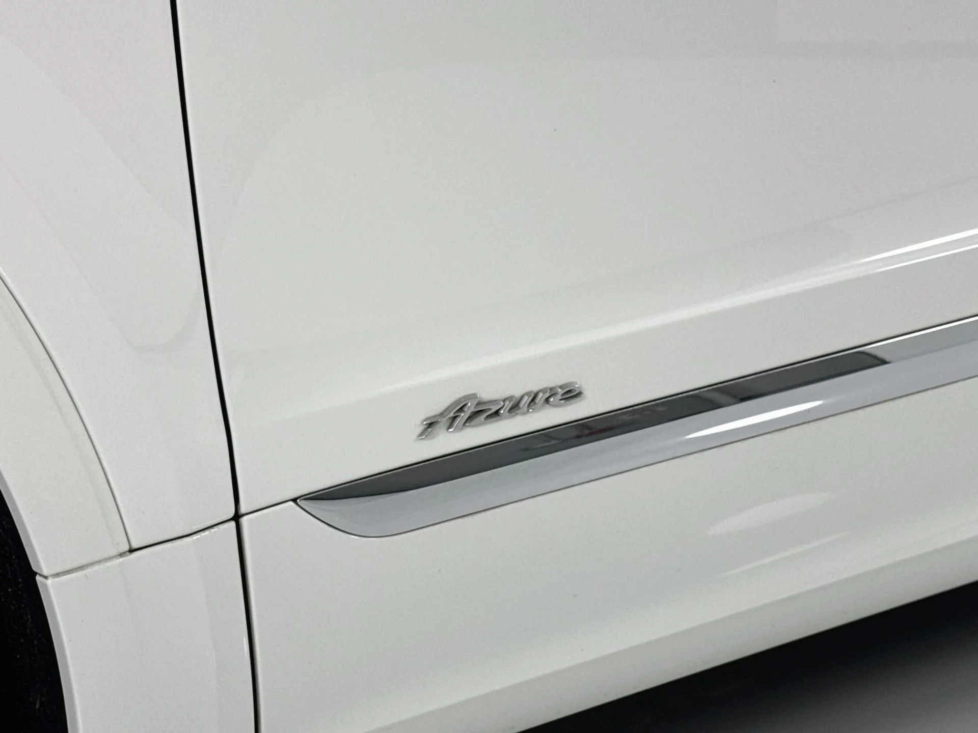 mph056_604496616_Used_2023_Bentley_Bentayga_Azure_1793142072_7a696fb255