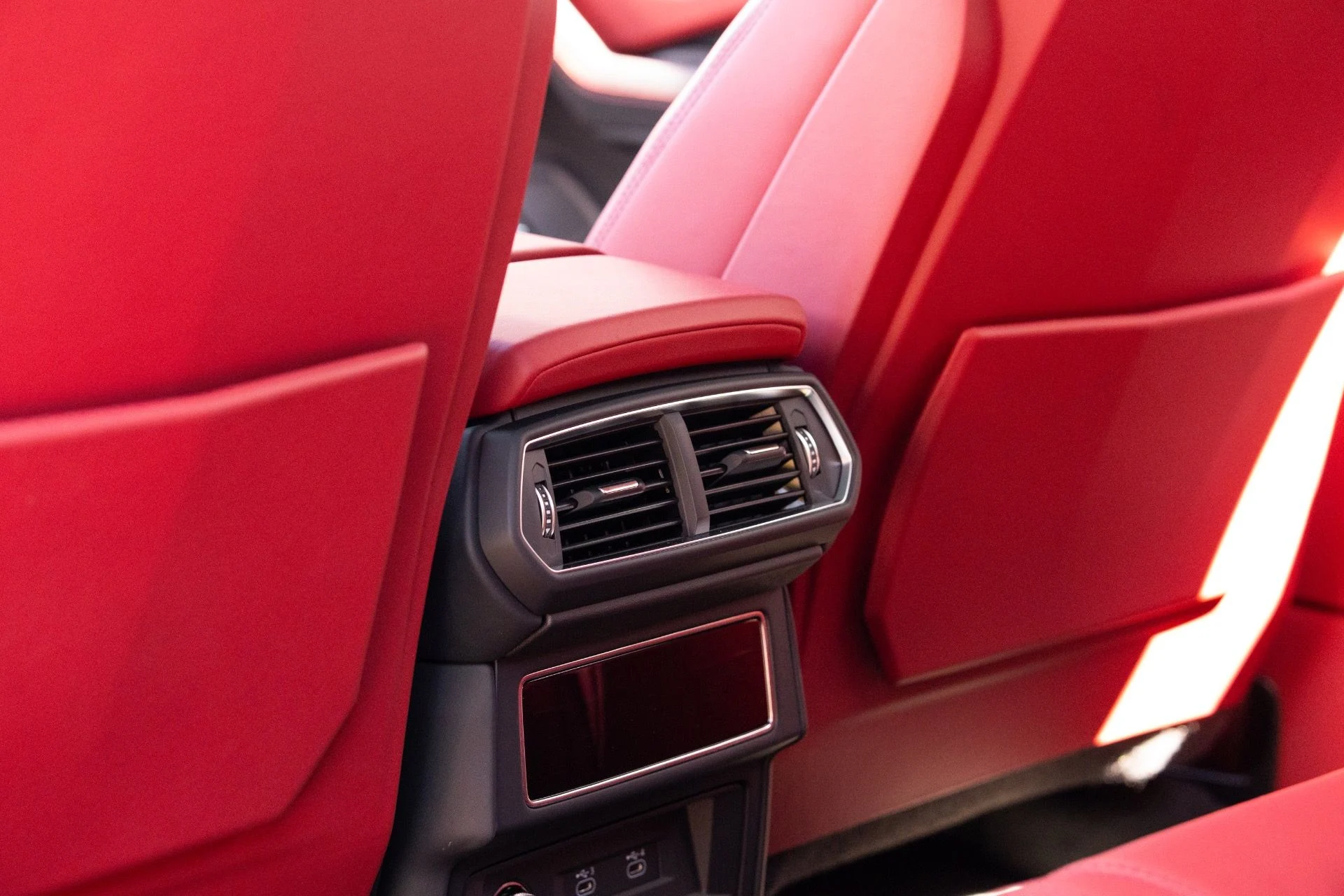 mph056_605014009_Used_2022_Lamborghini_Urus_1770690392_6cacc61a0e