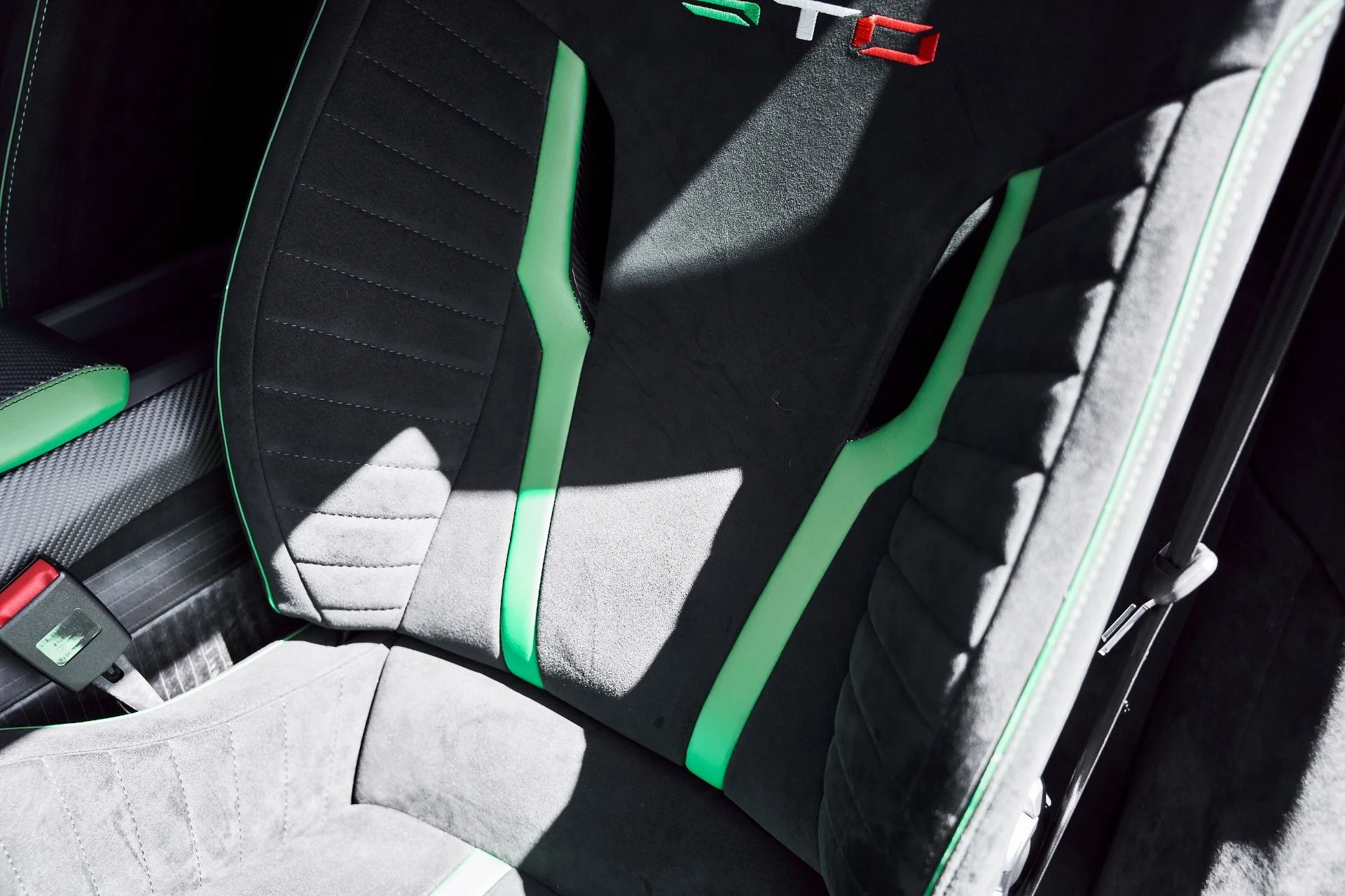 mph056_608685136_Used_2022_Lamborghini_Huracan_STO_Base_1774488490_2ee0f6fa7a