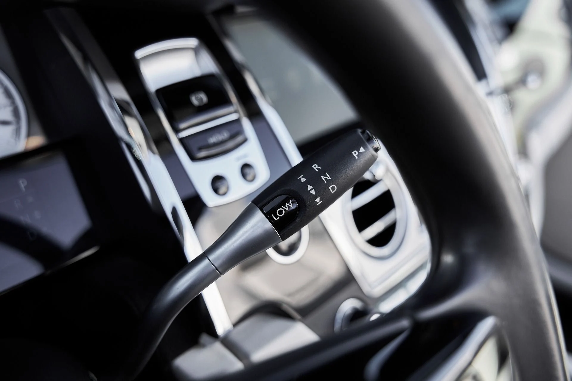 mph056_708818806_Used_2016_Rolls_Royce_Dawn_Base_1770086769_6dbee58919