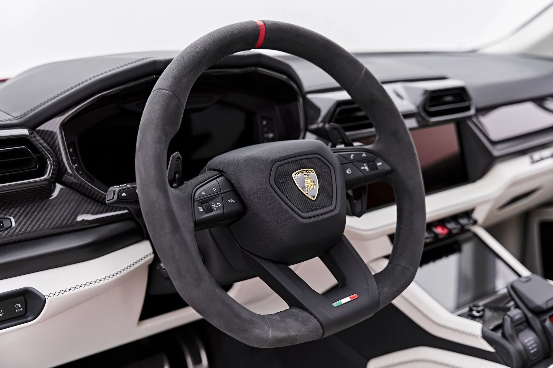 mph056_742488751_Used_2025_Lamborghini_Urus_SE_1785258983_f4e11b4ca3