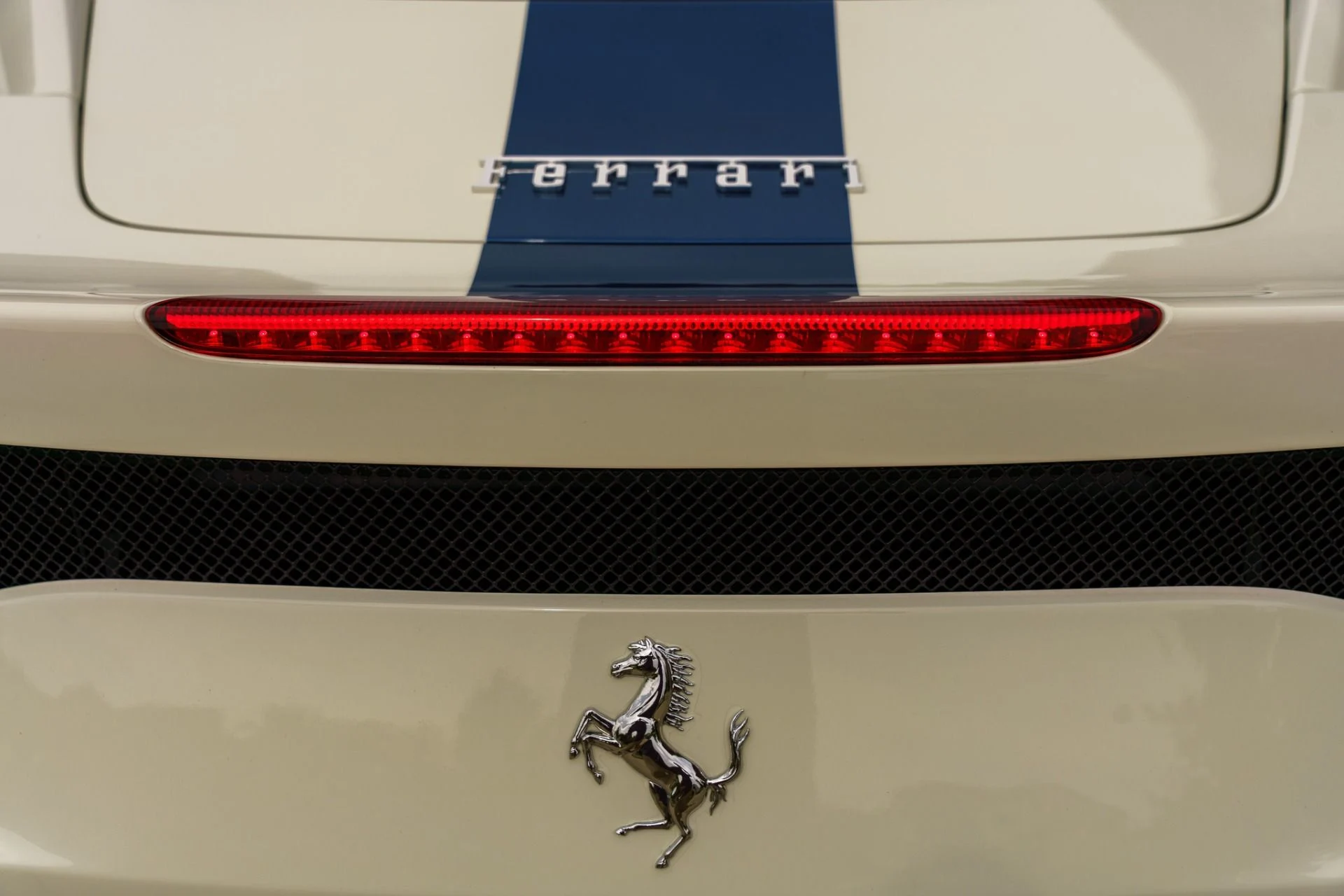 mph056_814859084_Used_2015_Ferrari_458_Speciale_1754332080_15dacd0ee6