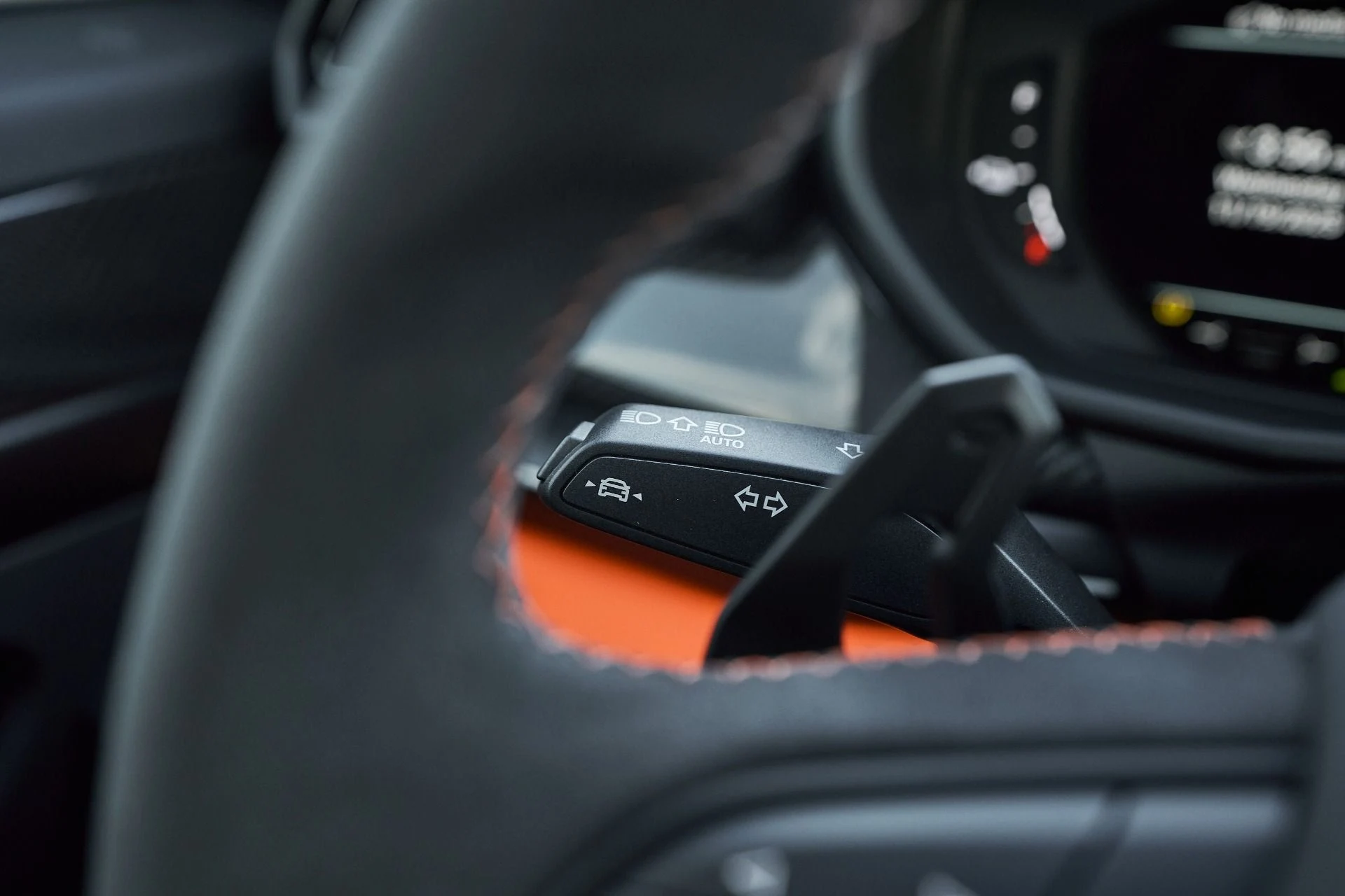 mph056_837410547_Used_2025_Lamborghini_Urus_SE_1763605042_b77b984702