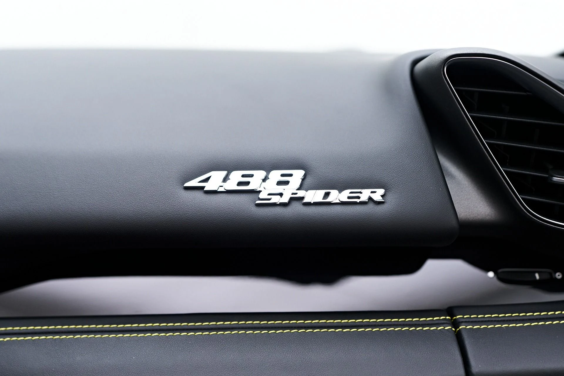 mph056_864749955_Used_2019_Ferrari_488_Spider_Base_1748546084_fc97c0995d