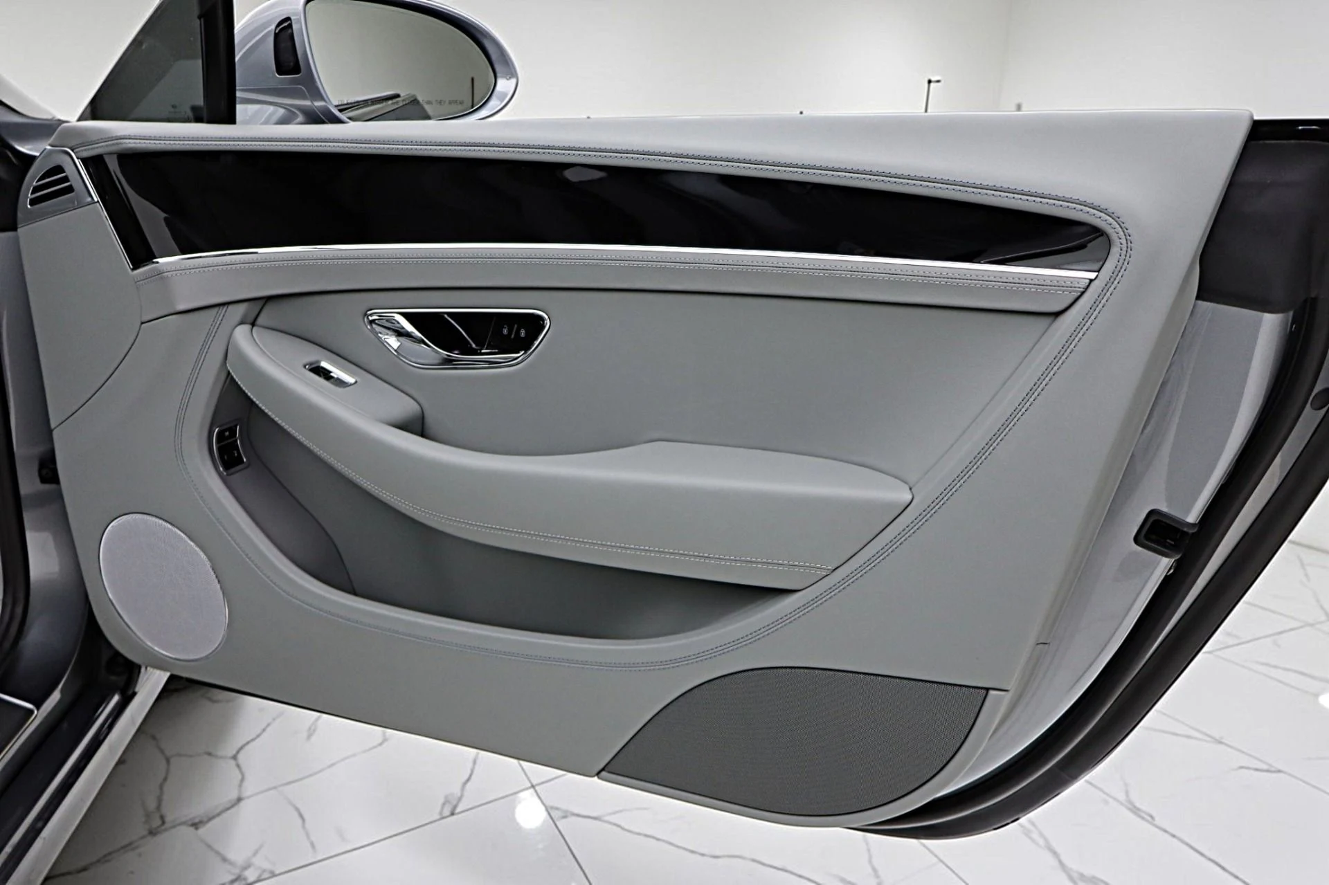 mph056_868088670_New_2026_Bentley_Continental_GTC_4d86bf8873