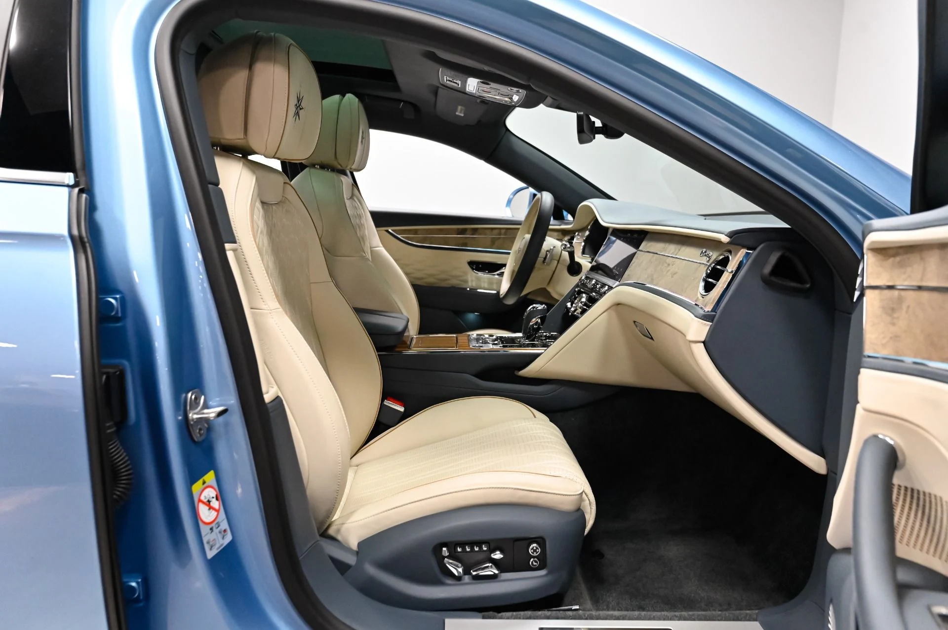 mph056_876196523_Used_2022_Bentley_Flying_Spur_V8_1790876824_0d12805f3c