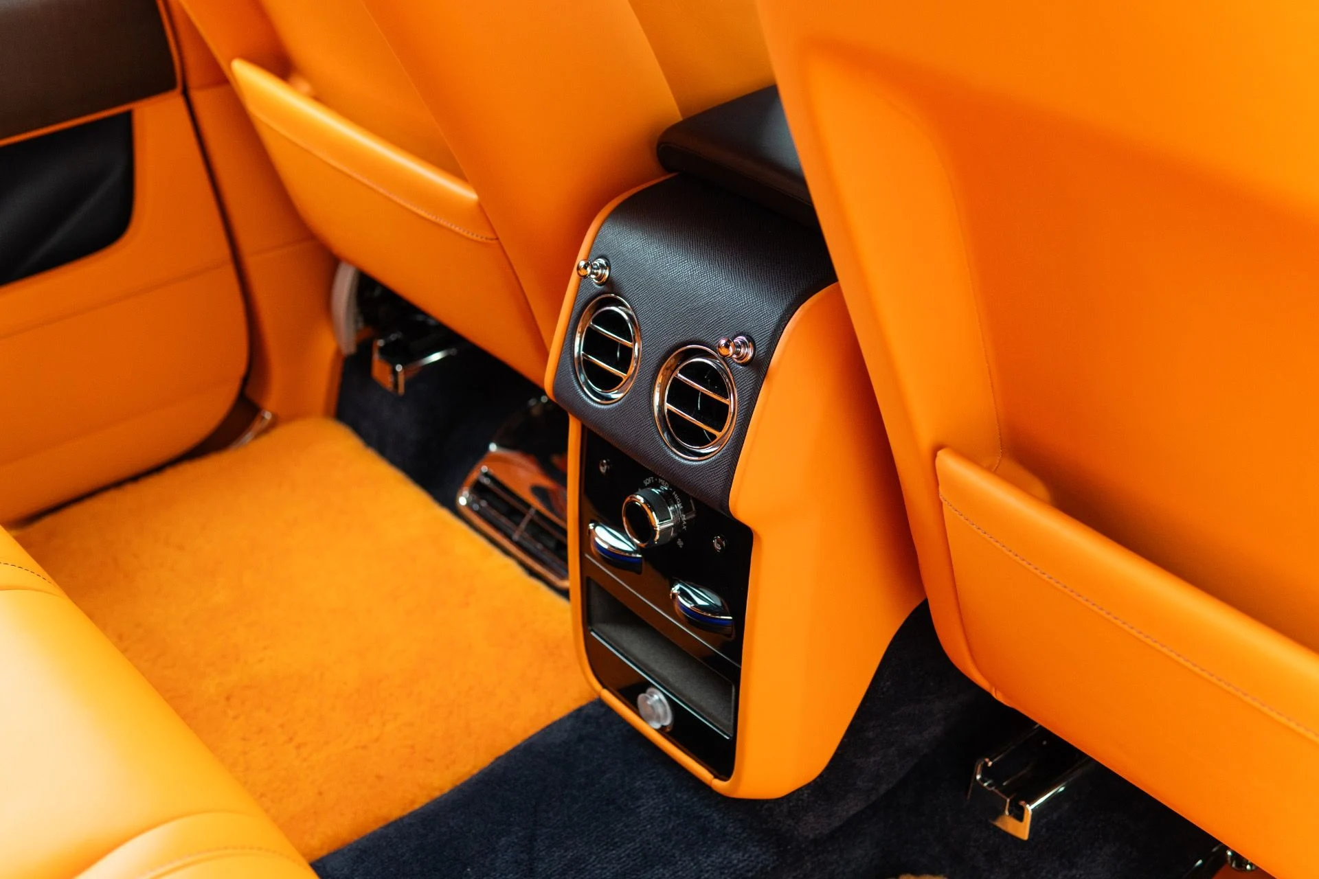 mph056_894592710_Used_2023_Rolls_Royce_Cullinan_1766776442_9ef01e955a