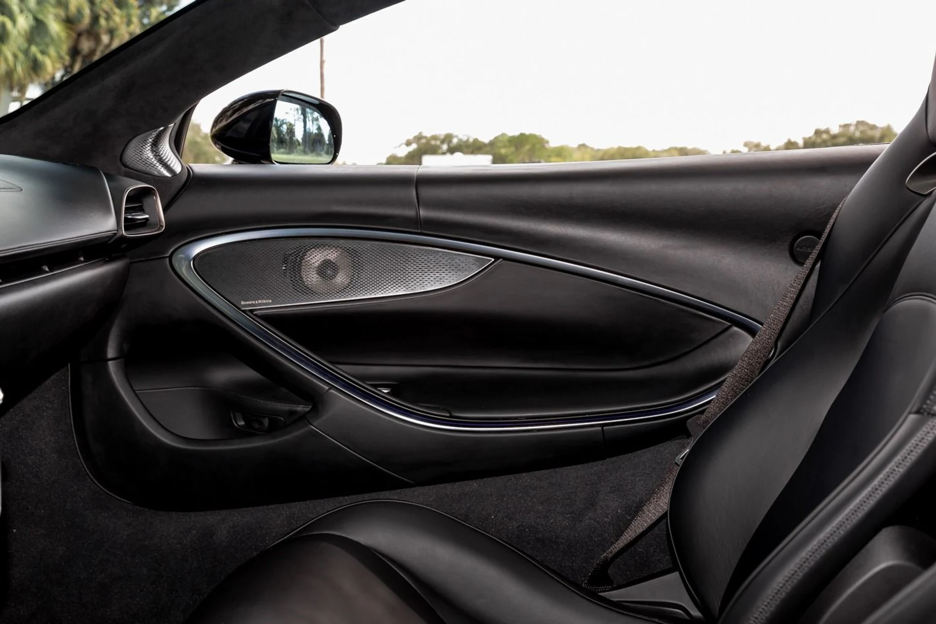 mph056_910336983_440_p57_l_69d32d9e09