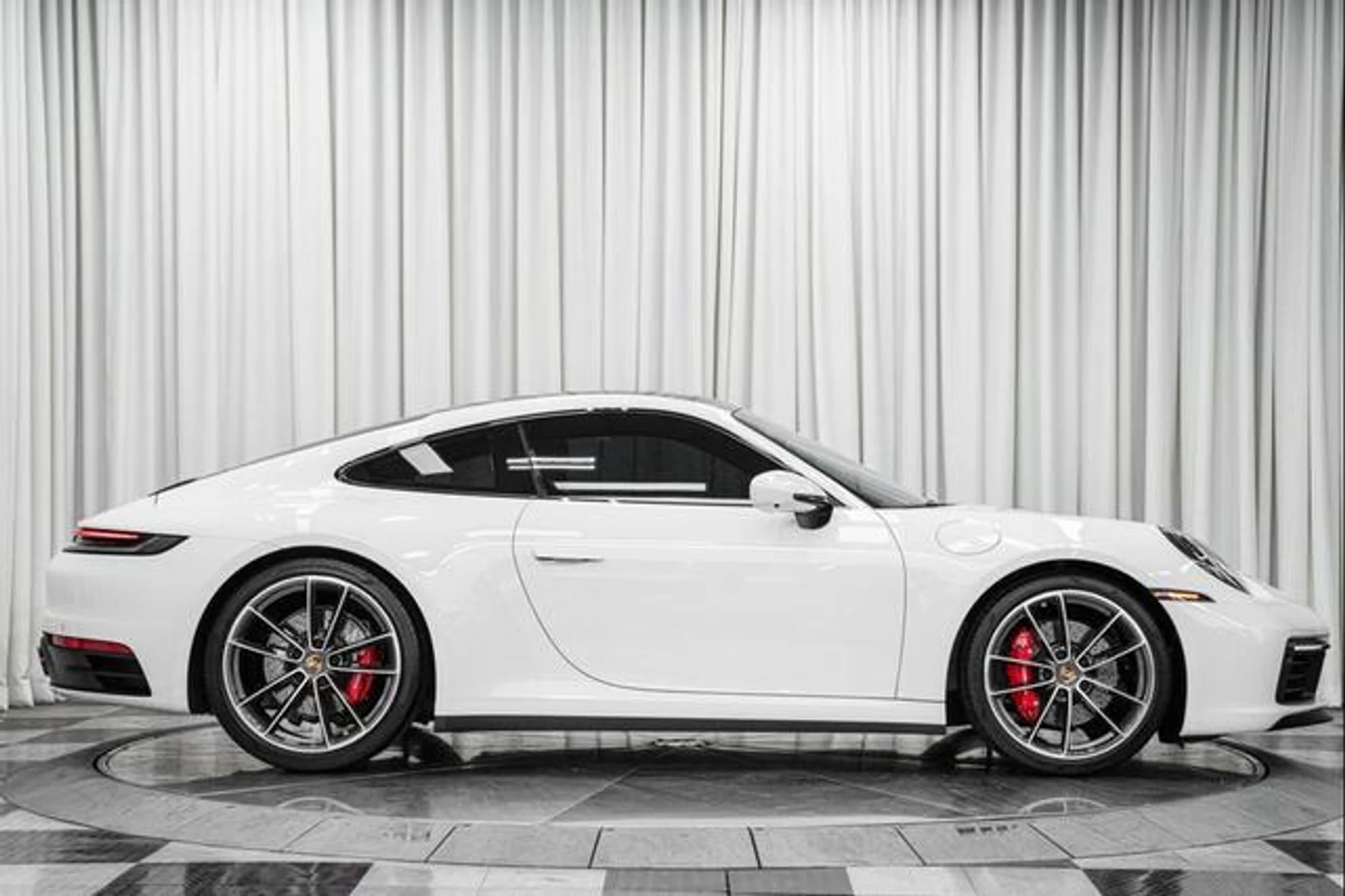 mph056_911365963_ms_I3q5cf93f_Np_JQ_2_P9_T5_Tdho_WBI_064c067649