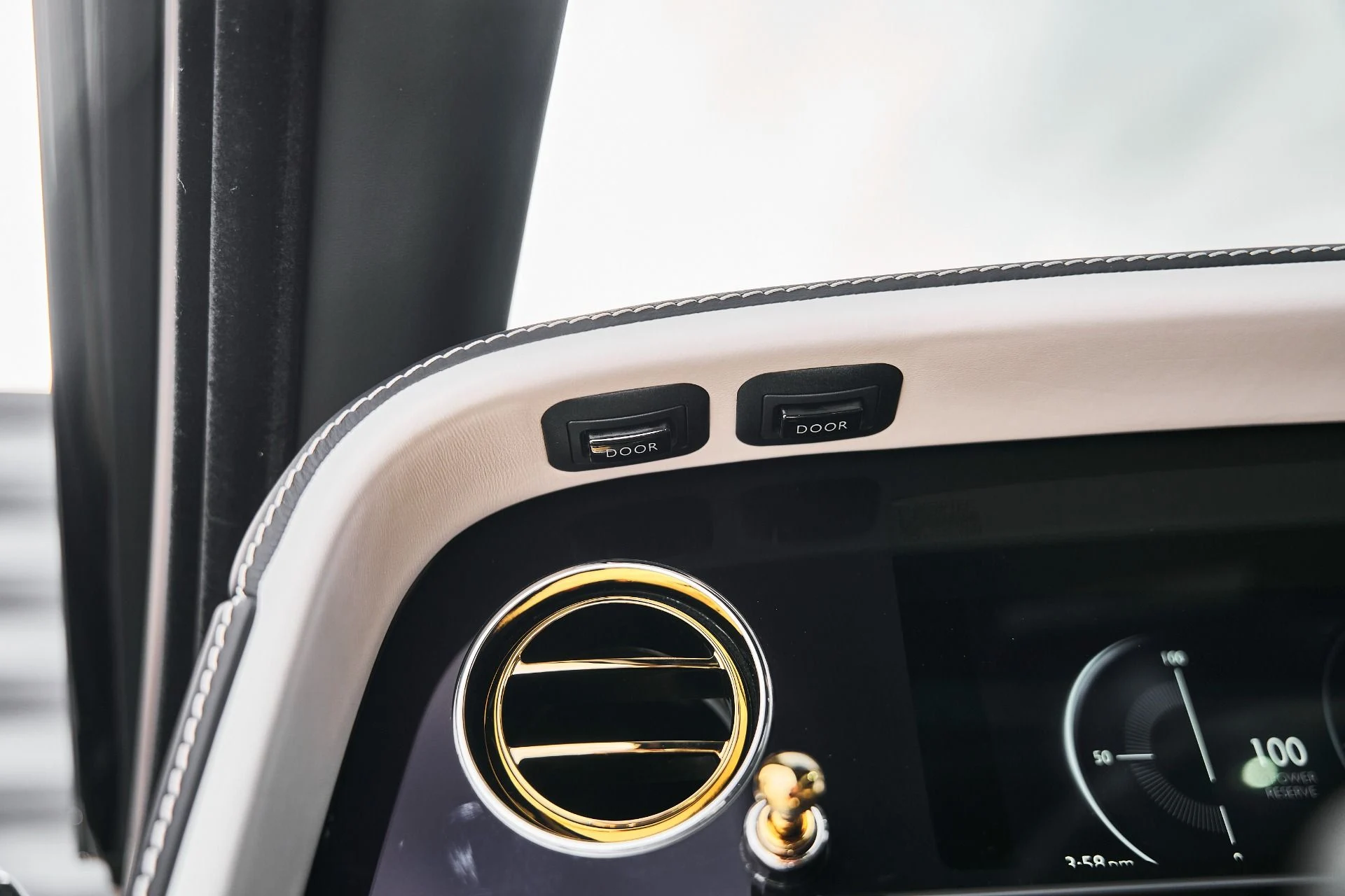 mph056_914065480_Used_2026_Rolls_Royce_Cullinan_Black_Badge_1776556084_3ad8d9184a