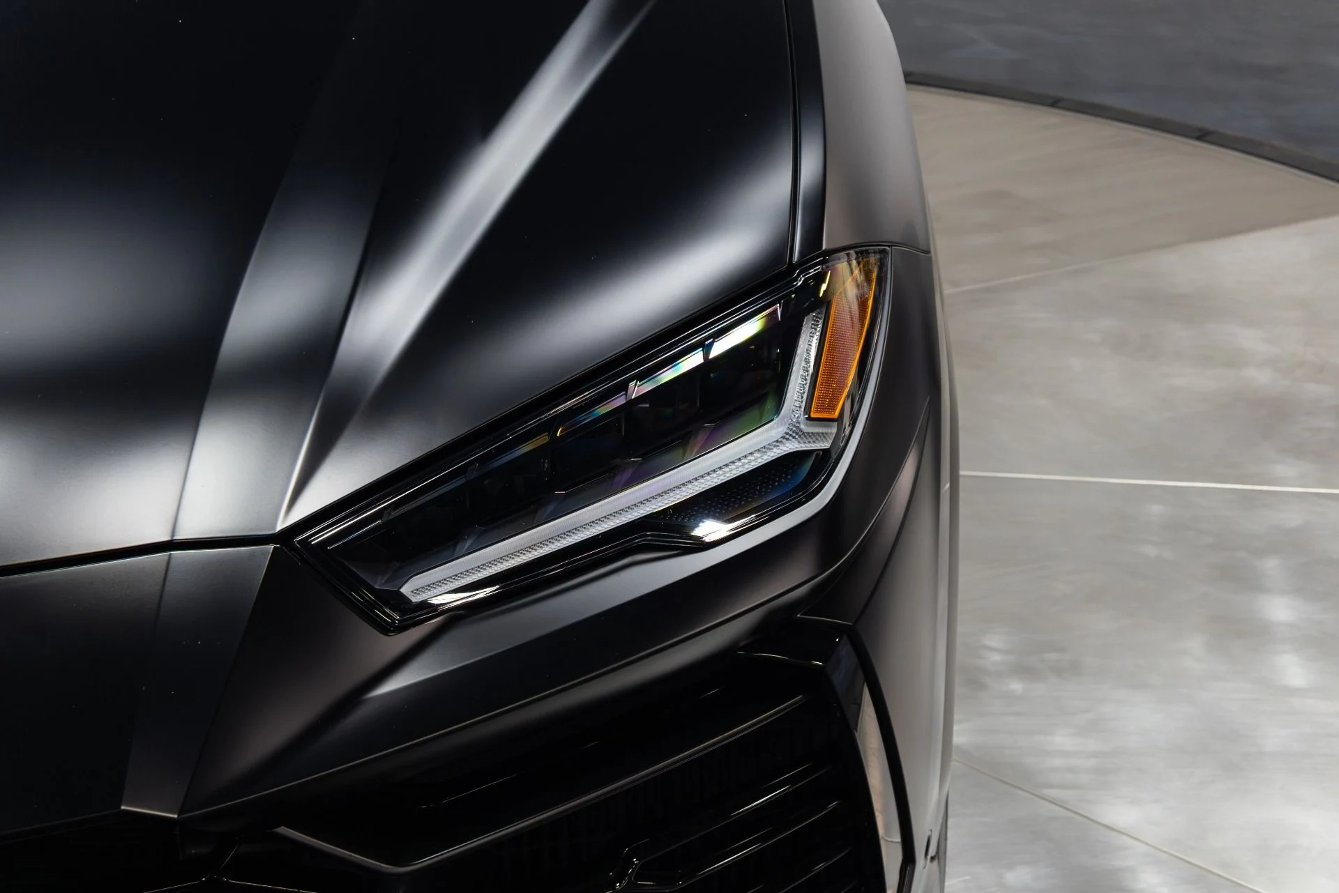 mph056_940146930_Used_2022_Lamborghini_Urus_Graphite_Capsule_1775757245_da9b92c59d