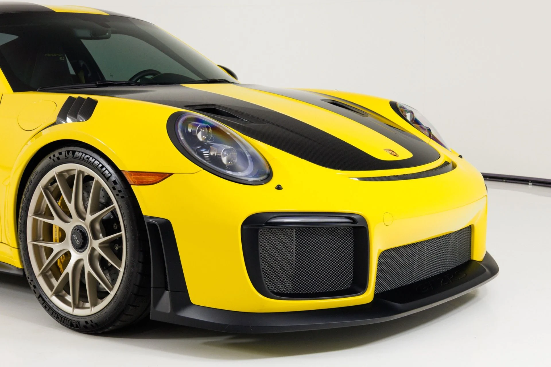 mph056_94227124_Used_2018_Porsche_911_GT_2_RS_1787778692_64184694e5