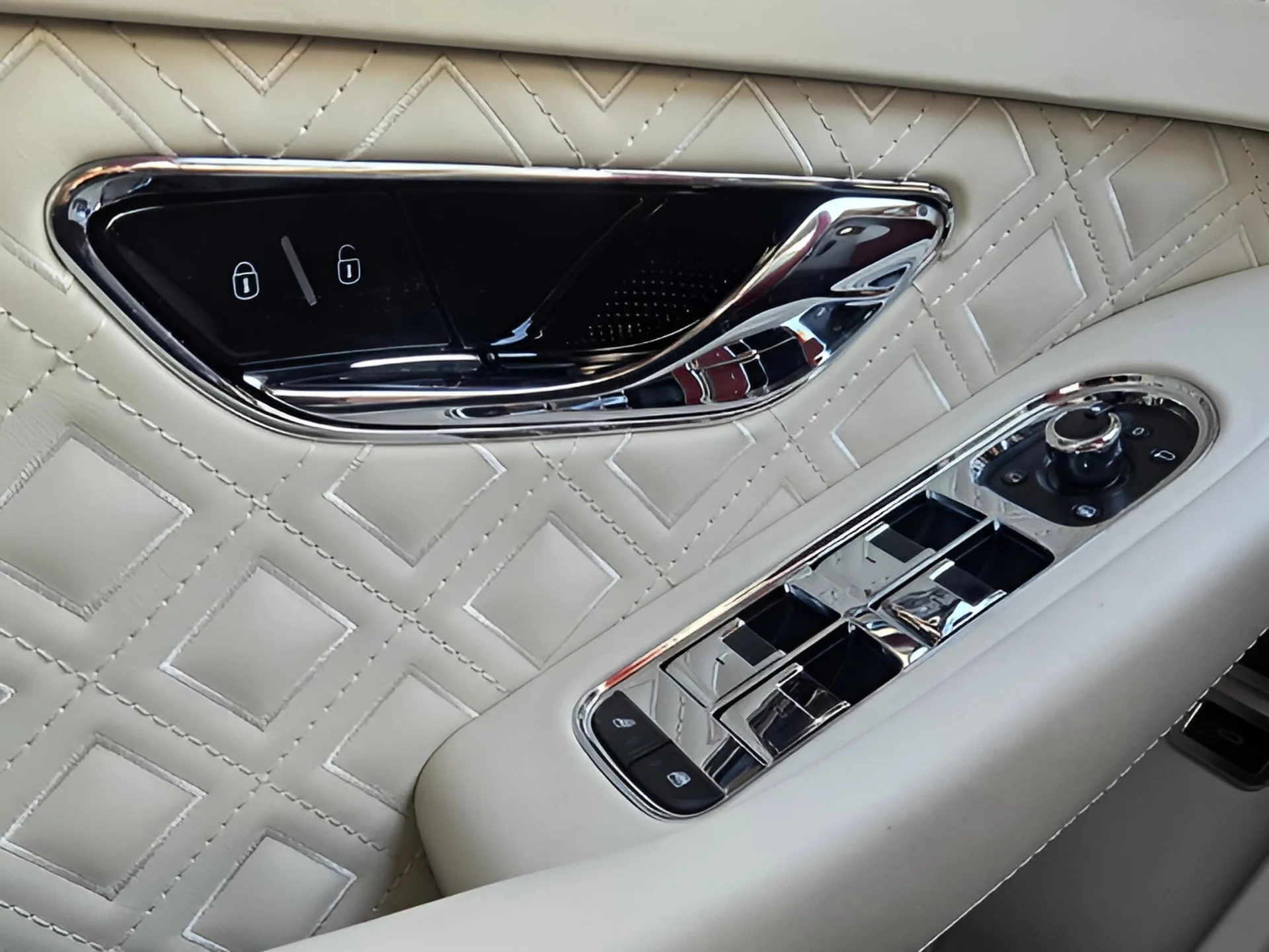 mph056_952418620_64e722f053c615fb356d64232aea6497x_0083feca17