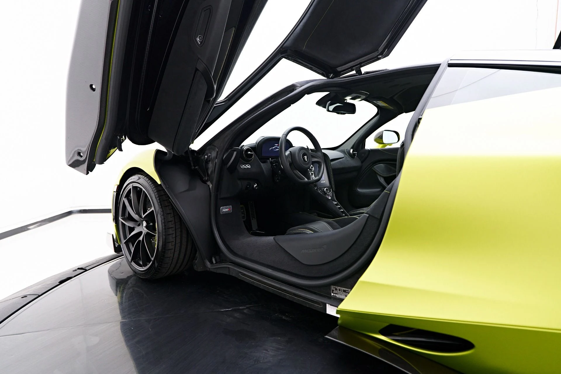 mph056_973296640_Used_2022_Mc_Laren_720_S_Performance_1753146892_94a76b2480