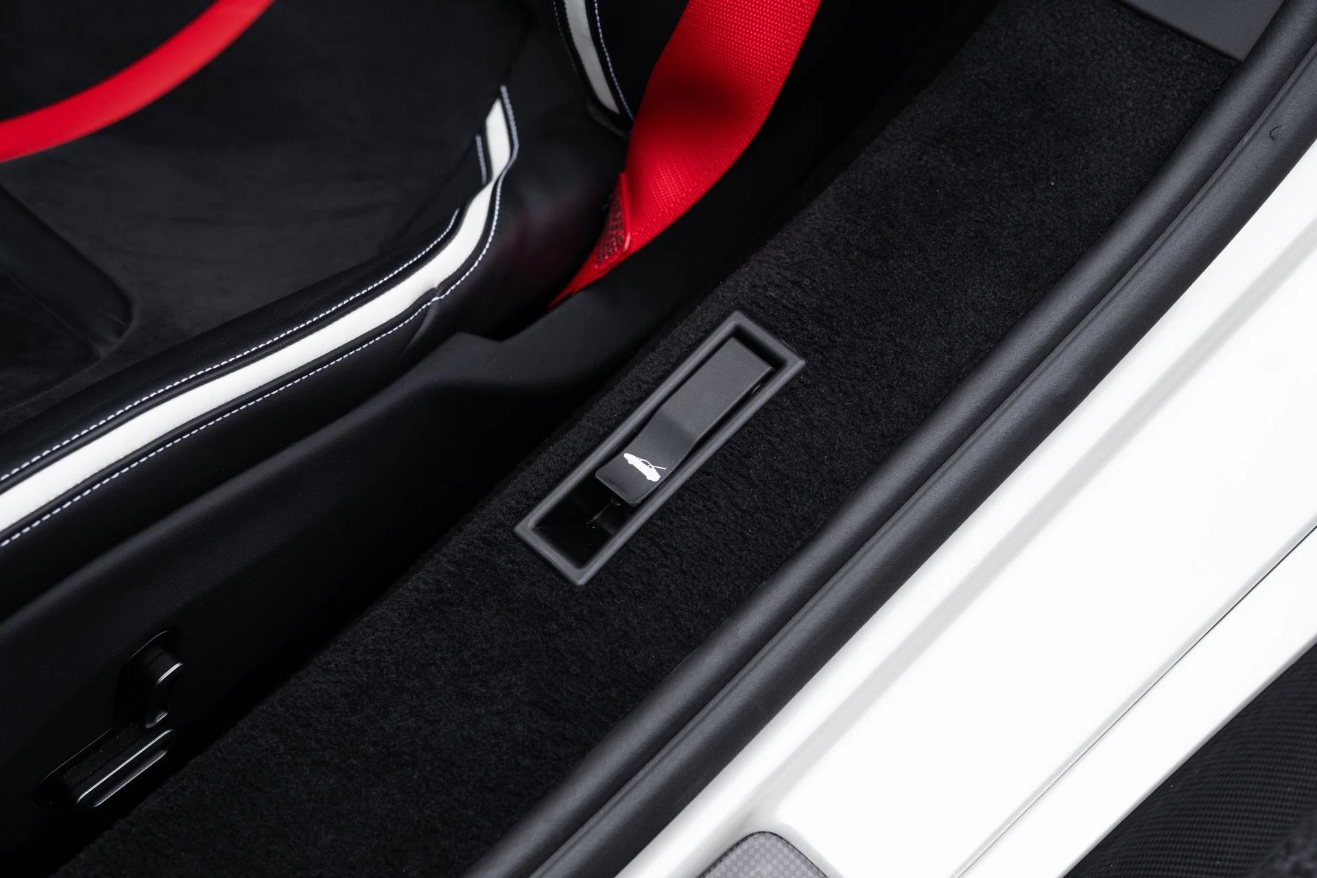 mph056_997489125_Used_2024_Ferrari_SF_90_Spider_1775624639_0e45c179bb