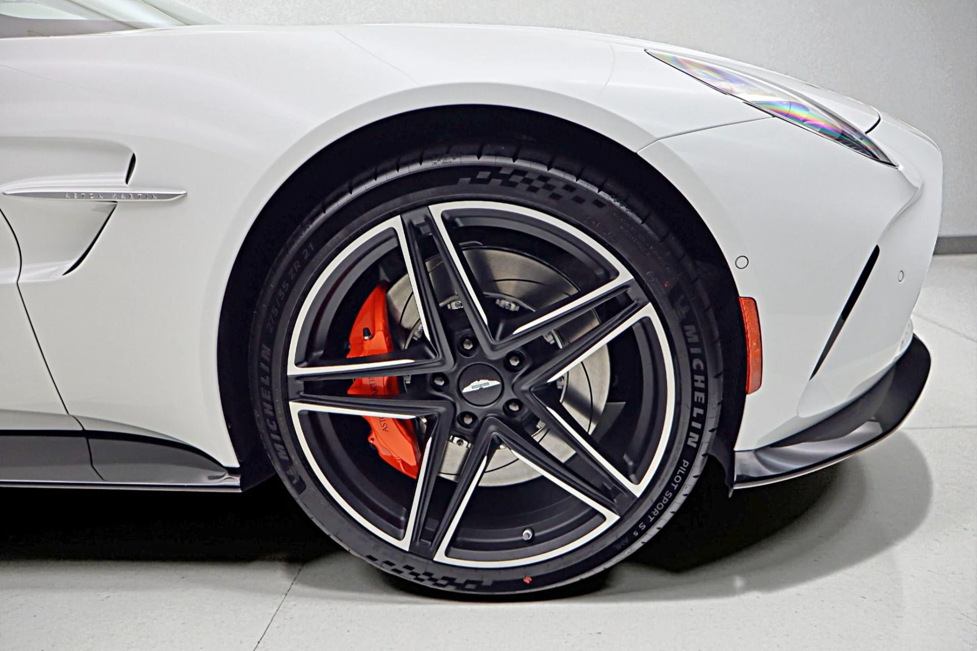 mph057_1025073969_New_2026_Aston_Martin_Vantage_Roadster_09804f2a45