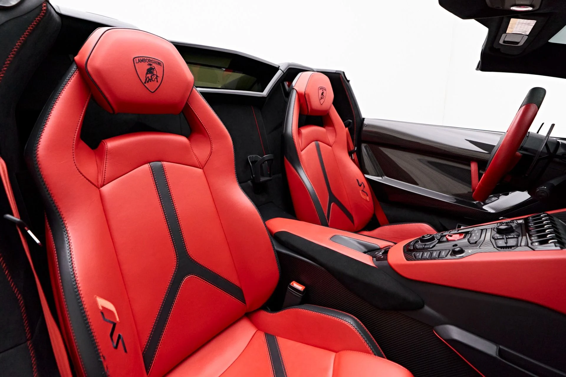 mph057_1037365610_Used_2021_Lamborghini_Aventador_SVJ_Base_1722739728_9b0cf2c3c7