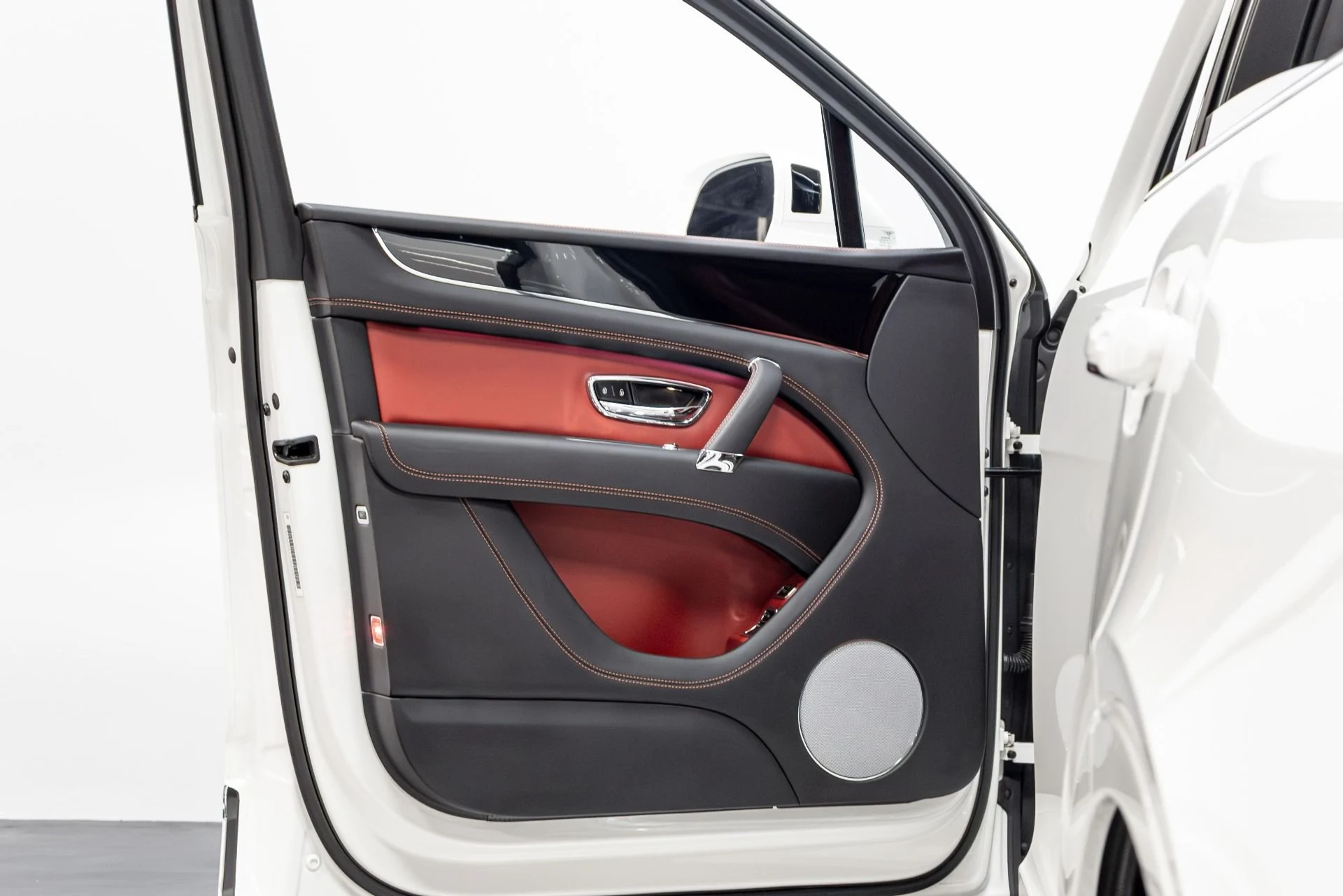 mph057_1056085761_Used_2020_Bentley_Bentayga_V8_1774292202_621a9590f5