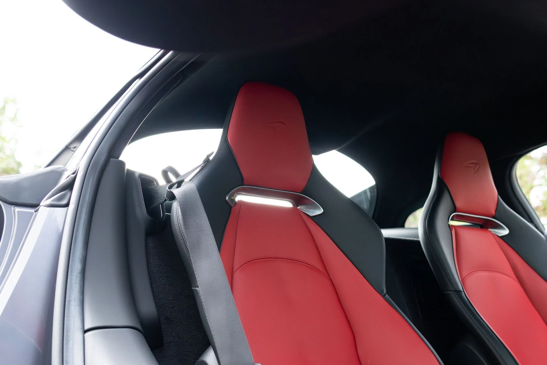 mph057_1081056183_Used_2023_Mc_Laren_Artura_1776712926_89c150d170