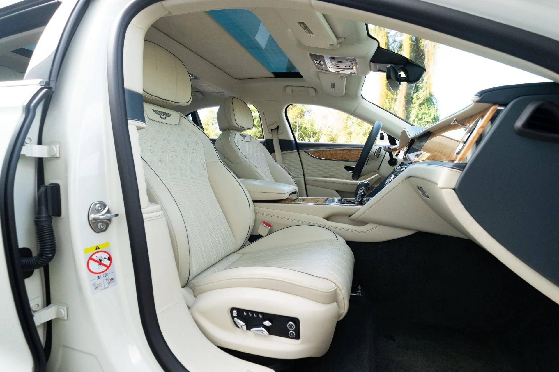 mph057_1087373258_Used_2021_Bentley_Flying_Spur_W12_1764865061_6f1d7f0bd8