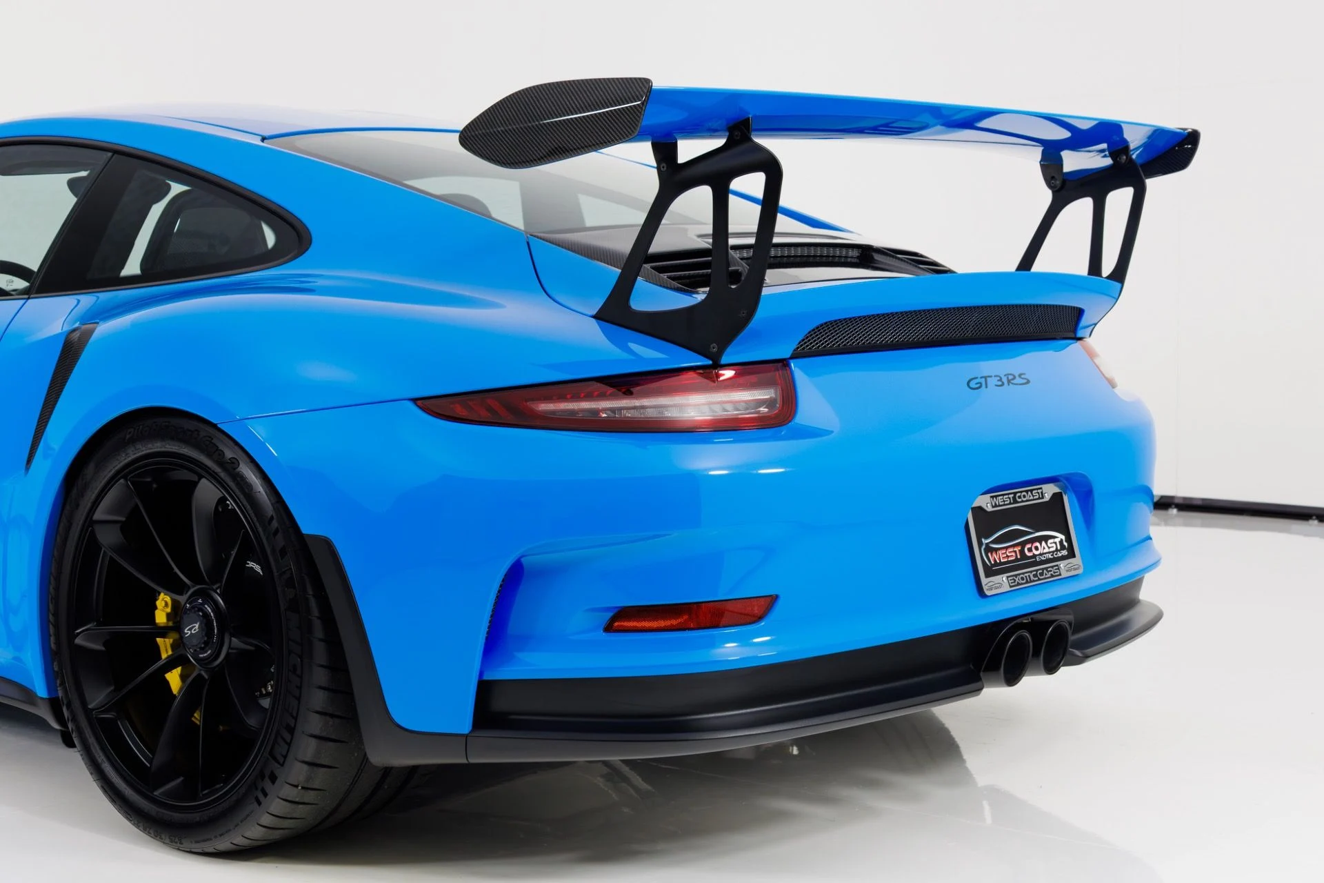 mph057_1104455126_Used_2016_Porsche_911_GT_3_RS_1769037892_24edd29544