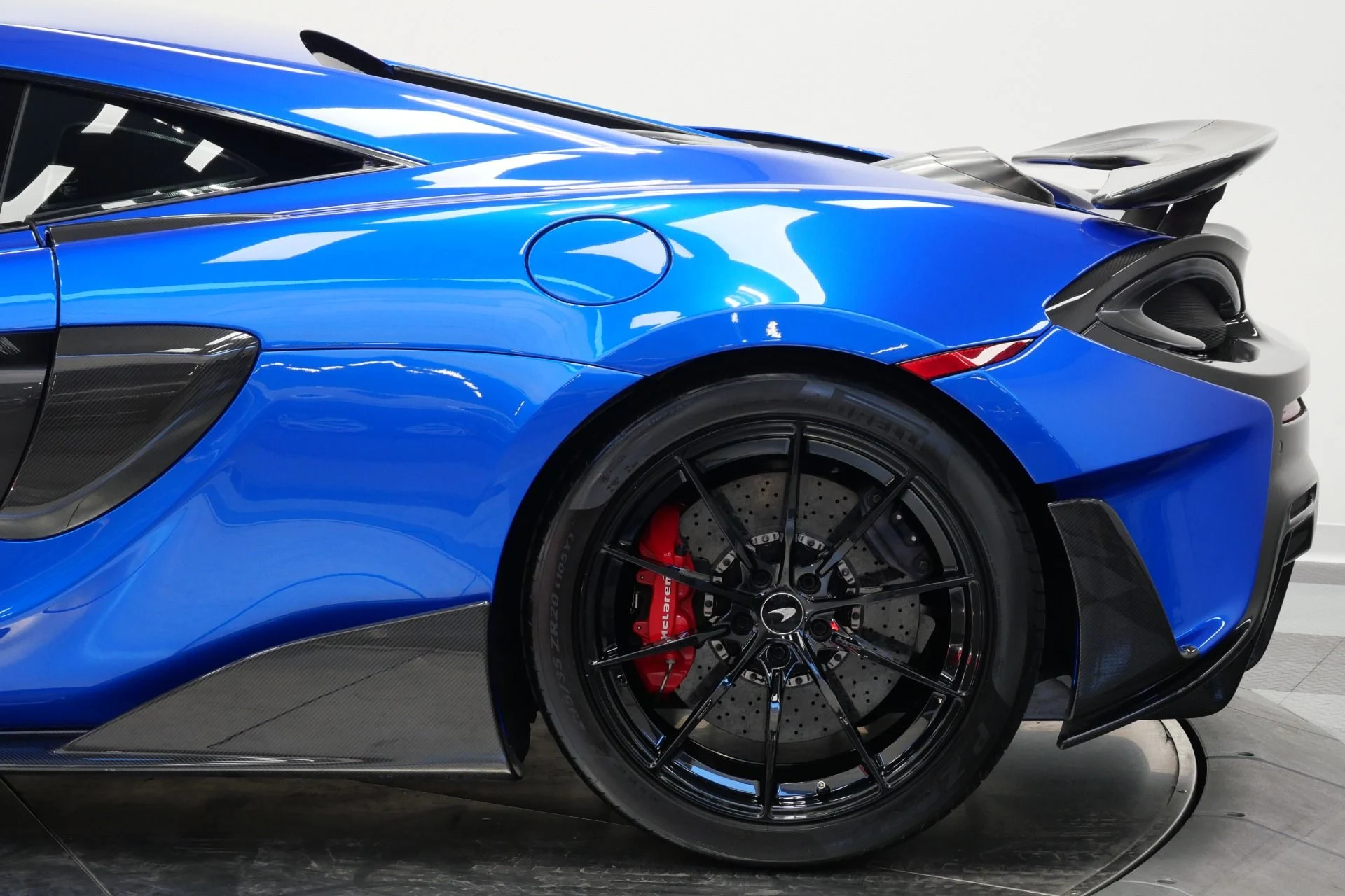 mph057_1112040758_Used_2019_Mc_Laren_600_LT_Carbon_Packs_1_and_2_Bowers_and_Wilkins_Audio_Ultra_Lightweight_Wheels_1767975670_5d6f1f2540