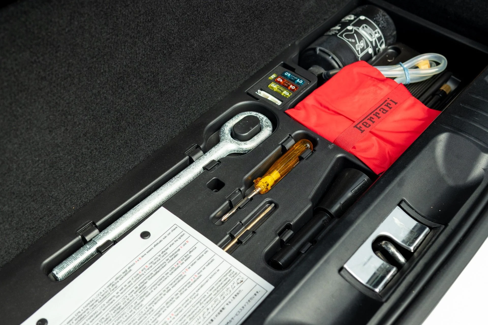 mph057_1153902926_Used_2017_Ferrari_California_T_1767901173_f87d94289b