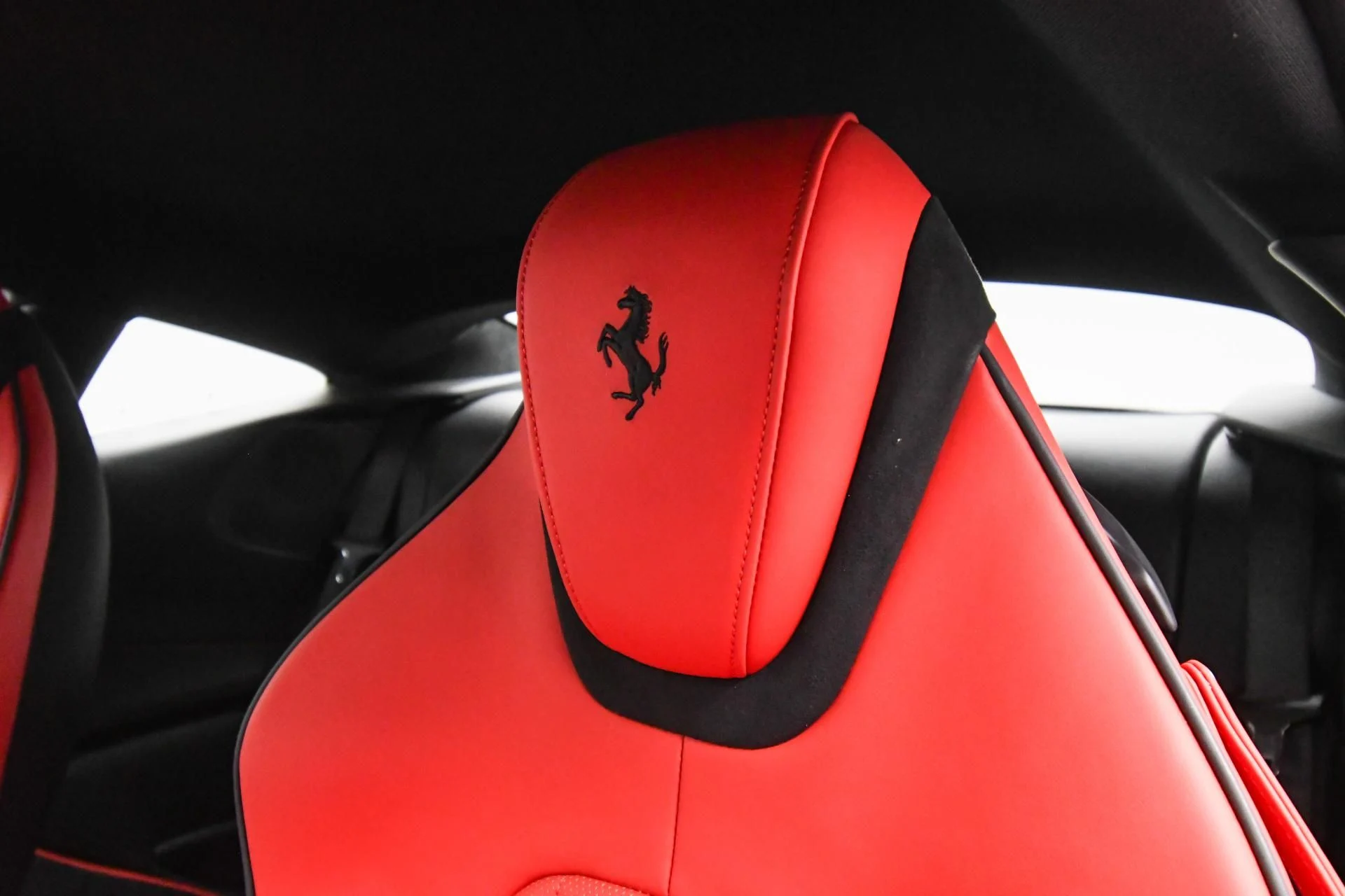 mph057_1156988653_Used_2024_Ferrari_Roma_1755159626_4dab1c2275